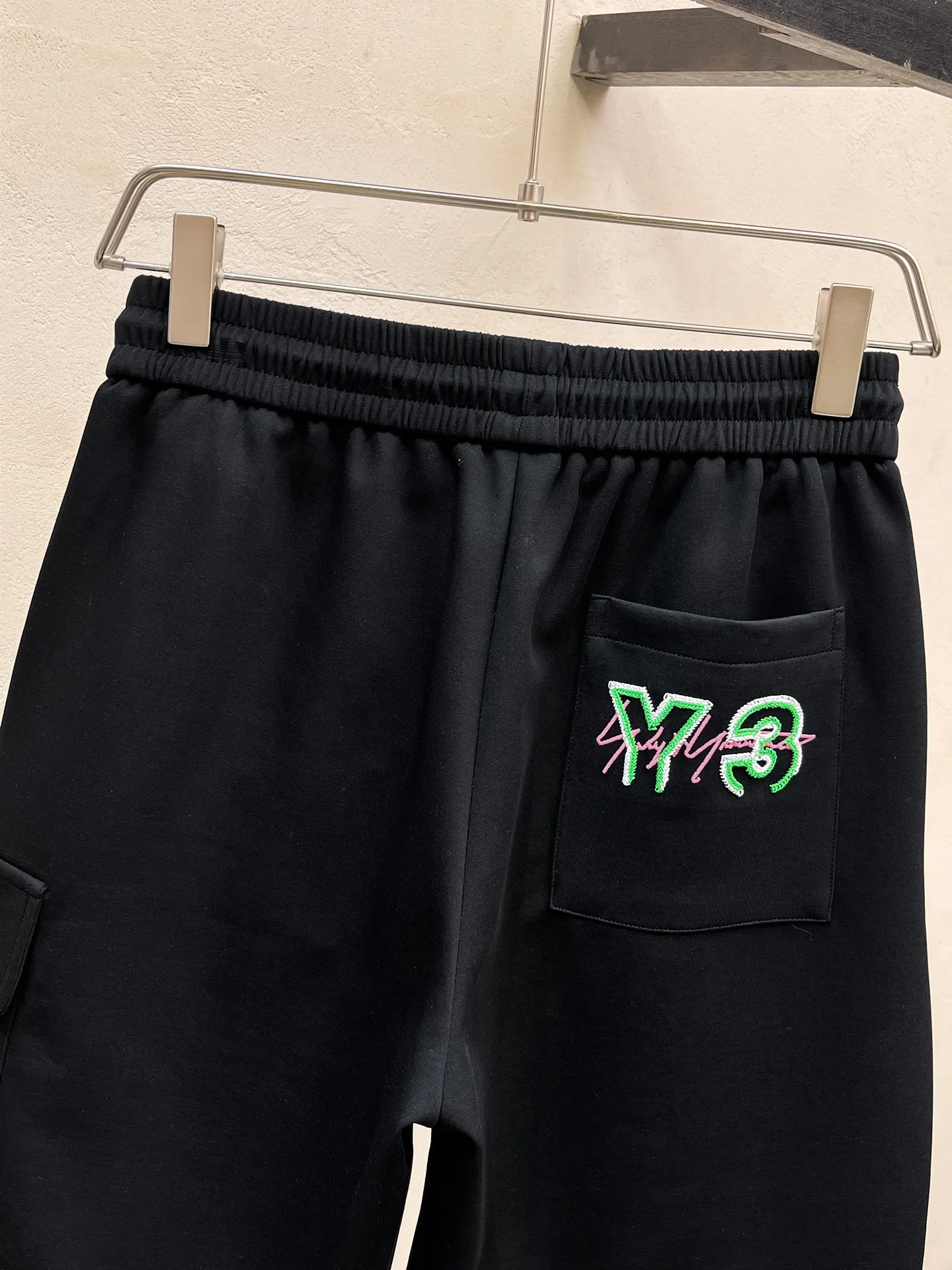 Y 3 Complete three standards 2026 summer New Arrival men's casual shorts, advanced custom-made Breathable fabric Breathable fabric with high elasticity and comfort, impeccable details, top-grade accessories, original logo design concept, delicate and soft feel! The upper body fit is awesome! Size: M-XXXL Please state your height and weight when ordering