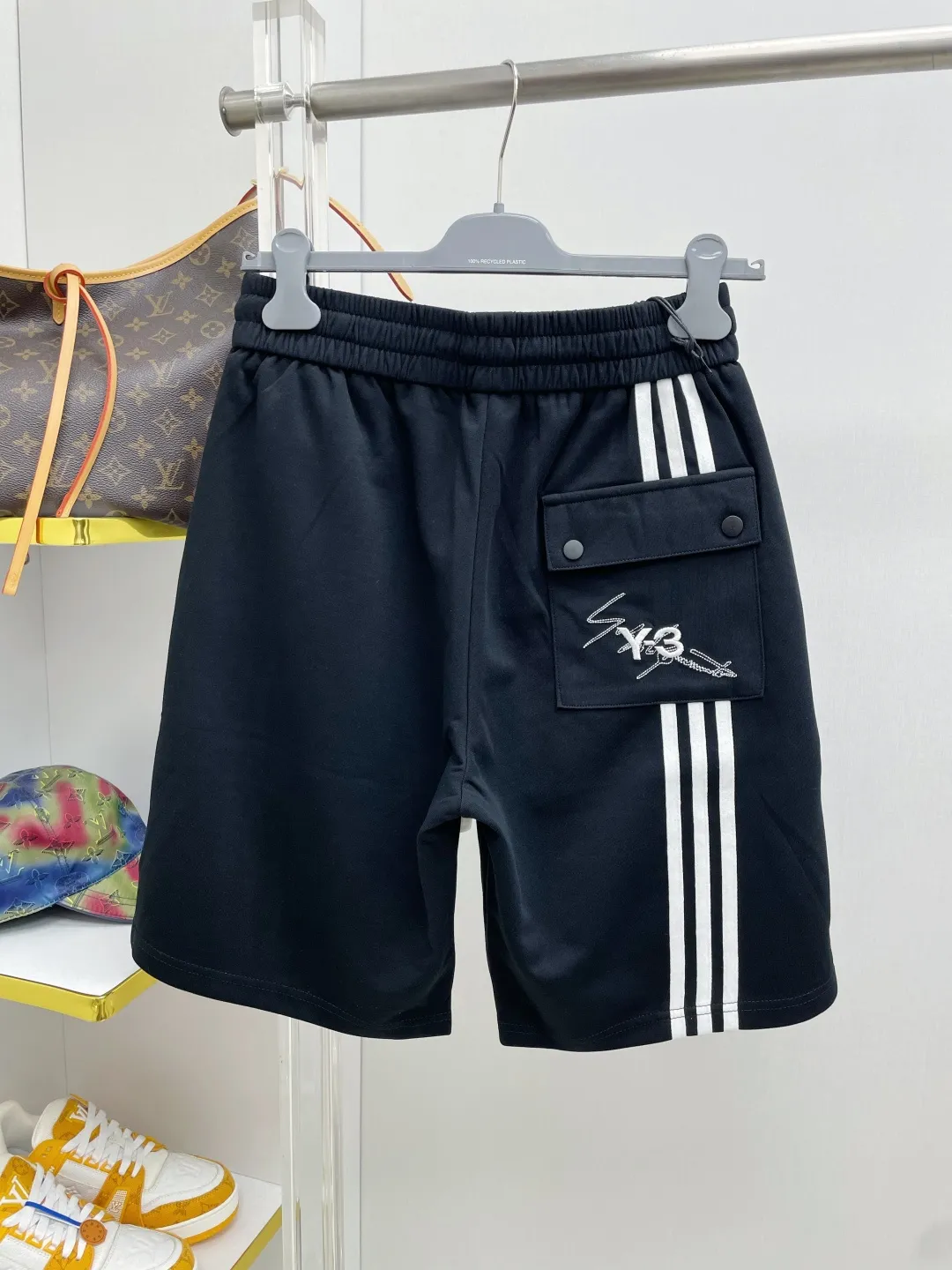 Y 3 Yohji Yamamoto 2026 Summer New Arrival printed letter brand LOGO casual shorts DD are on sale simultaneously on the official website. Brand Classic LOGO casual pants, customized fabrics, excellent comfort and strong touch. Highly recognisable, perfect appearance and craftsmanship. Size:M-3XL