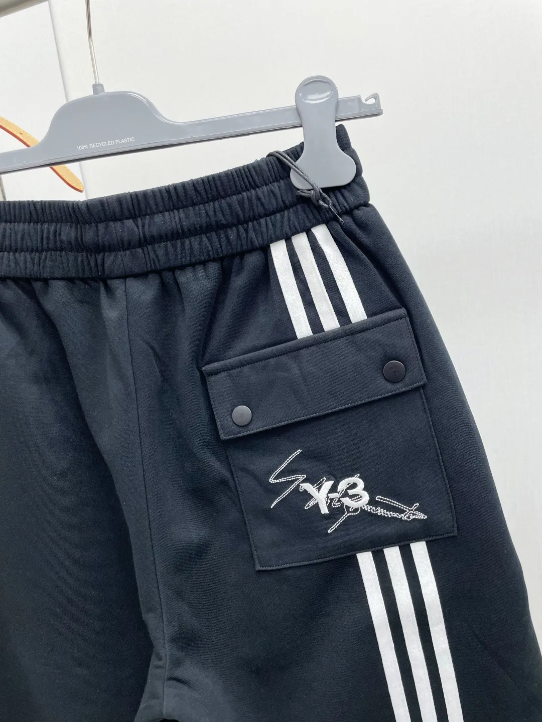 Y 3 Yohji Yamamoto 2026 Summer New Arrival printed letter brand LOGO casual shorts DD are on sale simultaneously on the official website. Brand Classic LOGO casual pants, customized fabrics, excellent comfort and strong touch. Highly recognisable, perfect appearance and craftsmanship. Size:M-3XL