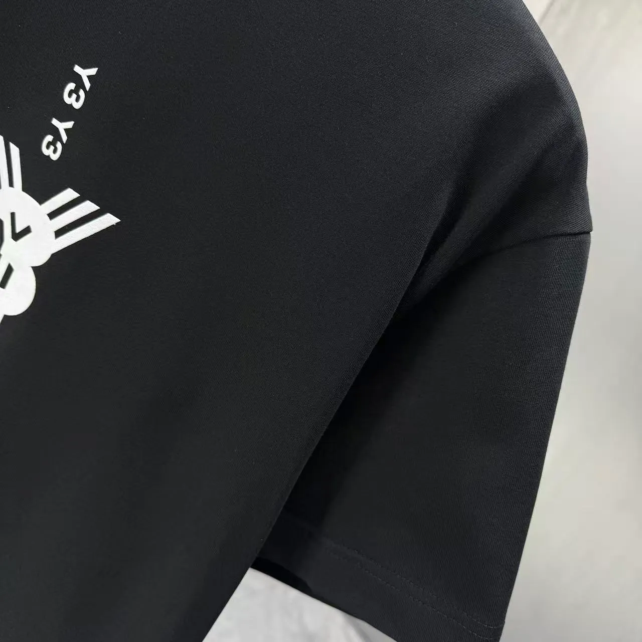 Y 3 Yohji Yamamoto 2026 Spring and Summer New Arrival short-sleeved T-shirt Customized pure cotton letter logo flocked patch Color: Black White Color Sizes: S M L XL XXL