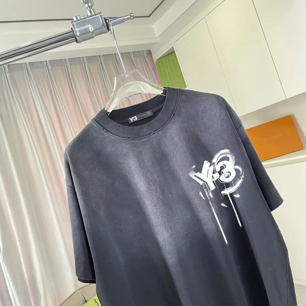 Y-3 2025 Summer New Arrival Washed gradient old and worn Personalized letter logo printing Short-sleeved T-shirt Customized fabric g Men and women Same Style Size: S M L XL XXL Five sizes Color: Black White Gradient black Gradient red