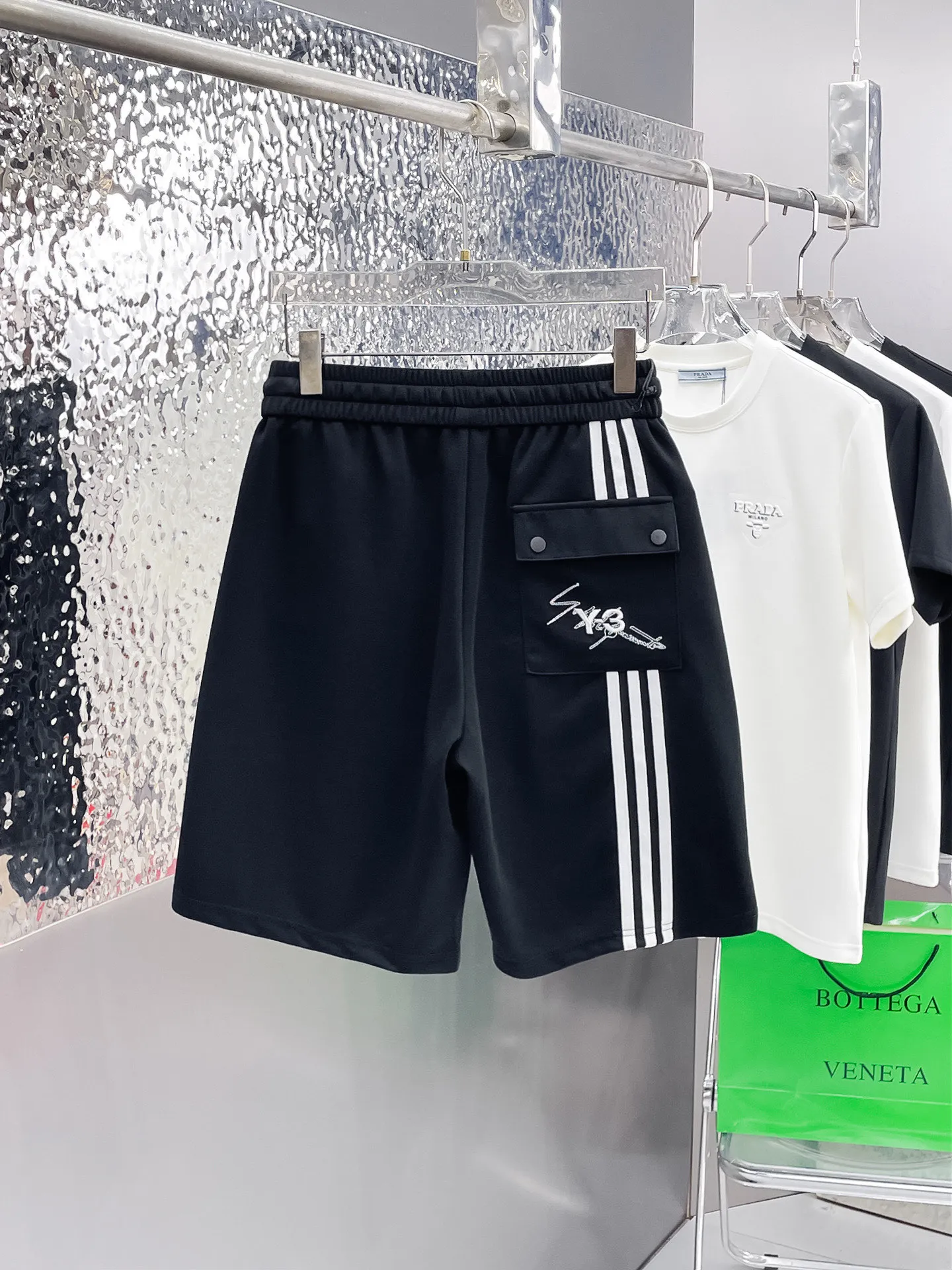 Y 3 Complete three standards 2026 summer New Arrival men's casual shorts, advanced custom-made Breathable fabric Breathable fabric with high elasticity and comfort, impeccable details, top-grade accessories, original logo design concept, delicate and soft feel! The upper body fit is awesome! Size: M-XXXL Please state your height and weight when ordering