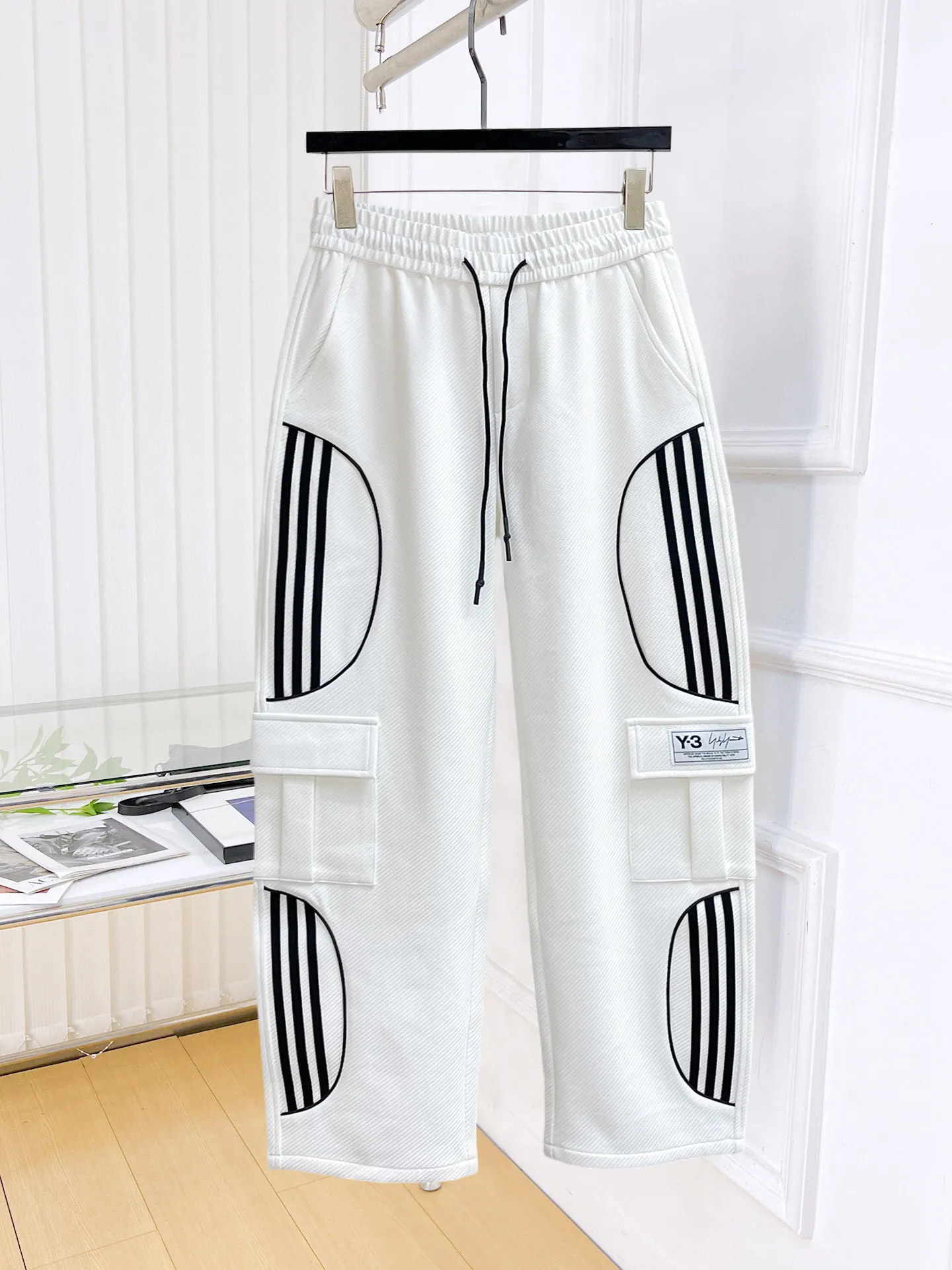Y 3 [Higher version] The latest products for autumn and winter 2026, available at the counter simultaneously, original goods, fashionable casual trousers and casual pants, using imported original fabrics, top-grade embroidery 🪡 craft letter pattern logo, original hardware accessories decoration, simple yet fashionable, fashionable and handsome upper body, Sizes: M-3XL