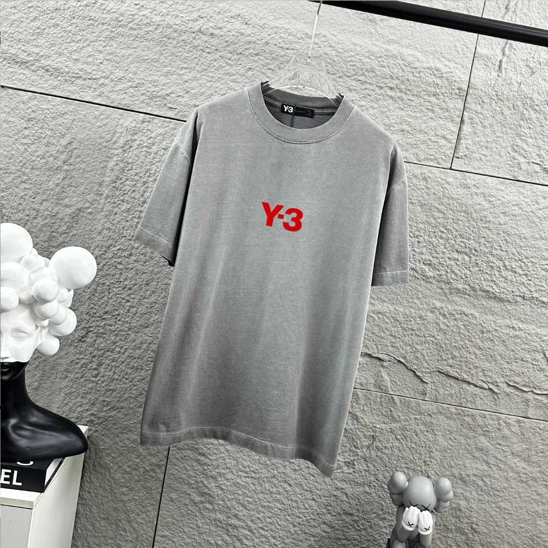 Y 3*Yoji Yamamoto*Spring and Summer New Arrival Heavy-duty worn and washed style with holes and distressing Three-dimensional flocking technology Customized pure cotton fabric Short-sleeved T-shirt Men and women Same Style Color: Washed gray Washed purple Washed black Size: S size (100-140 catties) M size (130-160 catties) L size (150-175 catties) XL size (160-185 catties) XXL size (180 pounds)