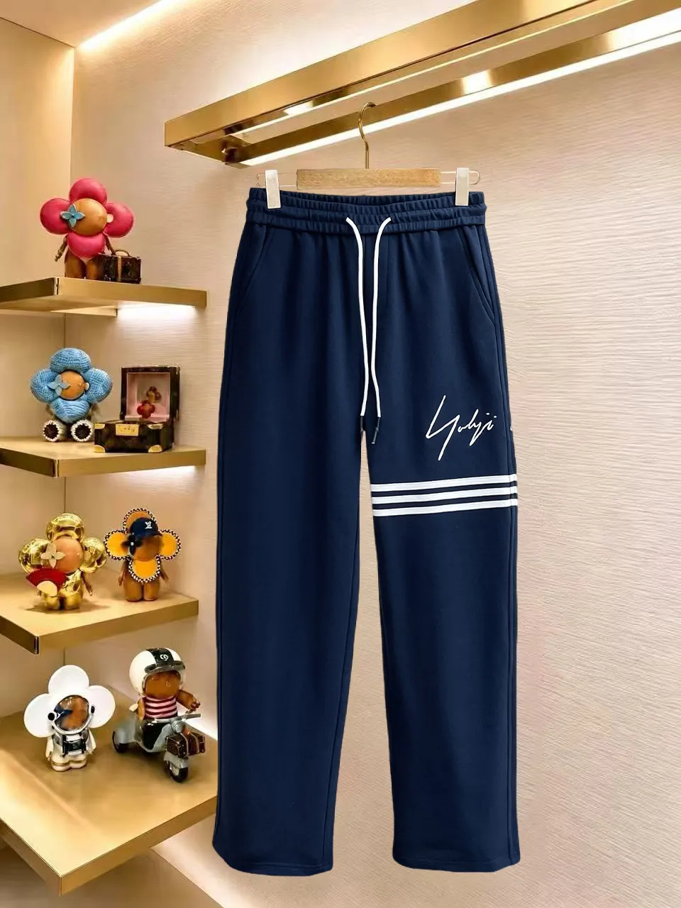 Y 3 [Higher version] The latest products for autumn and winter 2026, available at the counter simultaneously, original goods, fashionable casual trousers and casual pants, using imported original fabrics, top-grade embroidery 🪡 craft letter pattern logo, original hardware accessories decoration, simple yet fashionable, fashionable and handsome upper body, Sizes: M-3XL