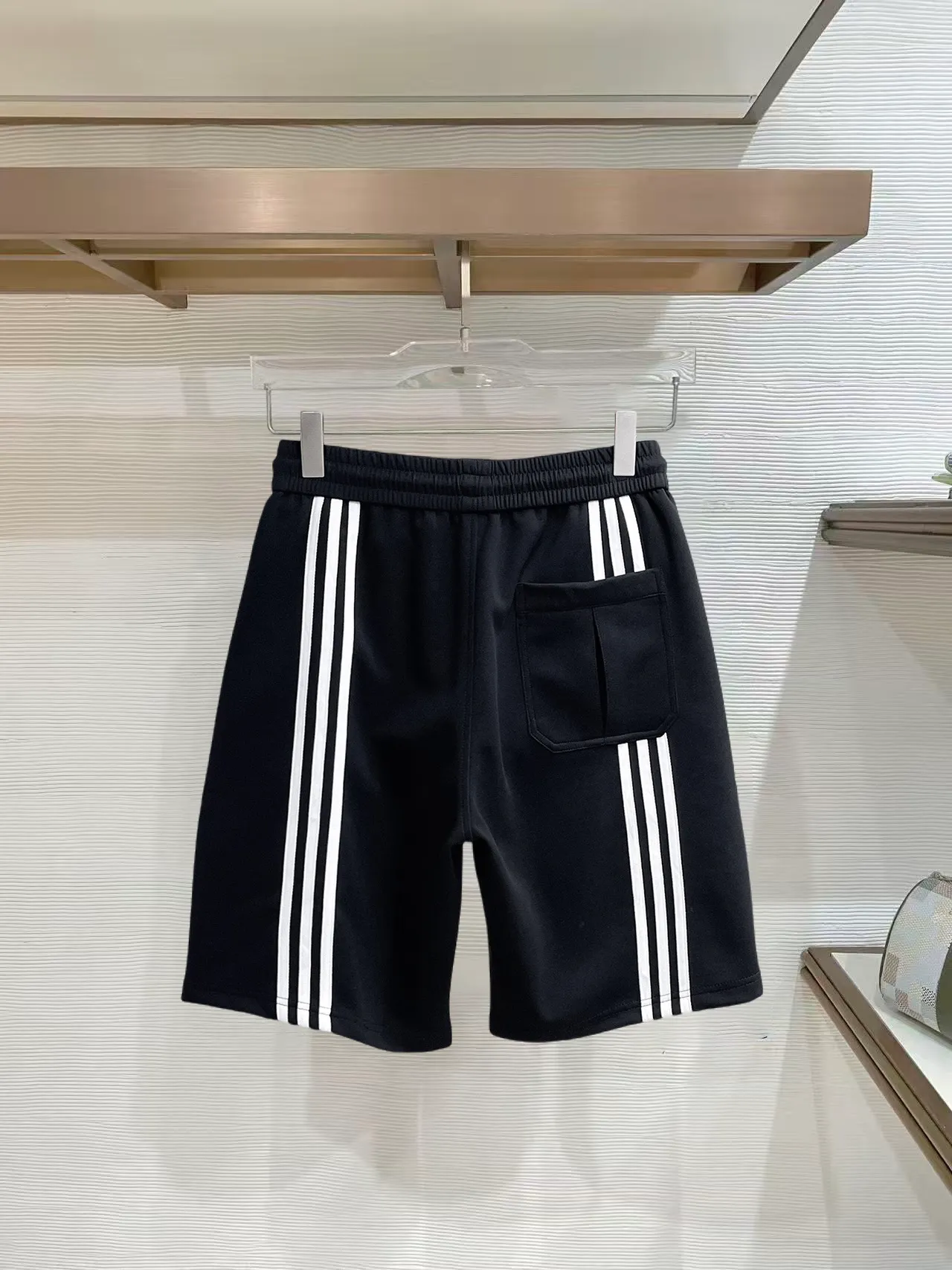 Y 3 Complete three standards 2026 summer New Arrival men's casual shorts, advanced custom-made Breathable fabric Breathable fabric with high elasticity and comfort, impeccable details, top-grade accessories, original logo design concept, delicate and soft feel! The upper body fit is awesome! Size: M-XXXL Please state your height and weight when ordering