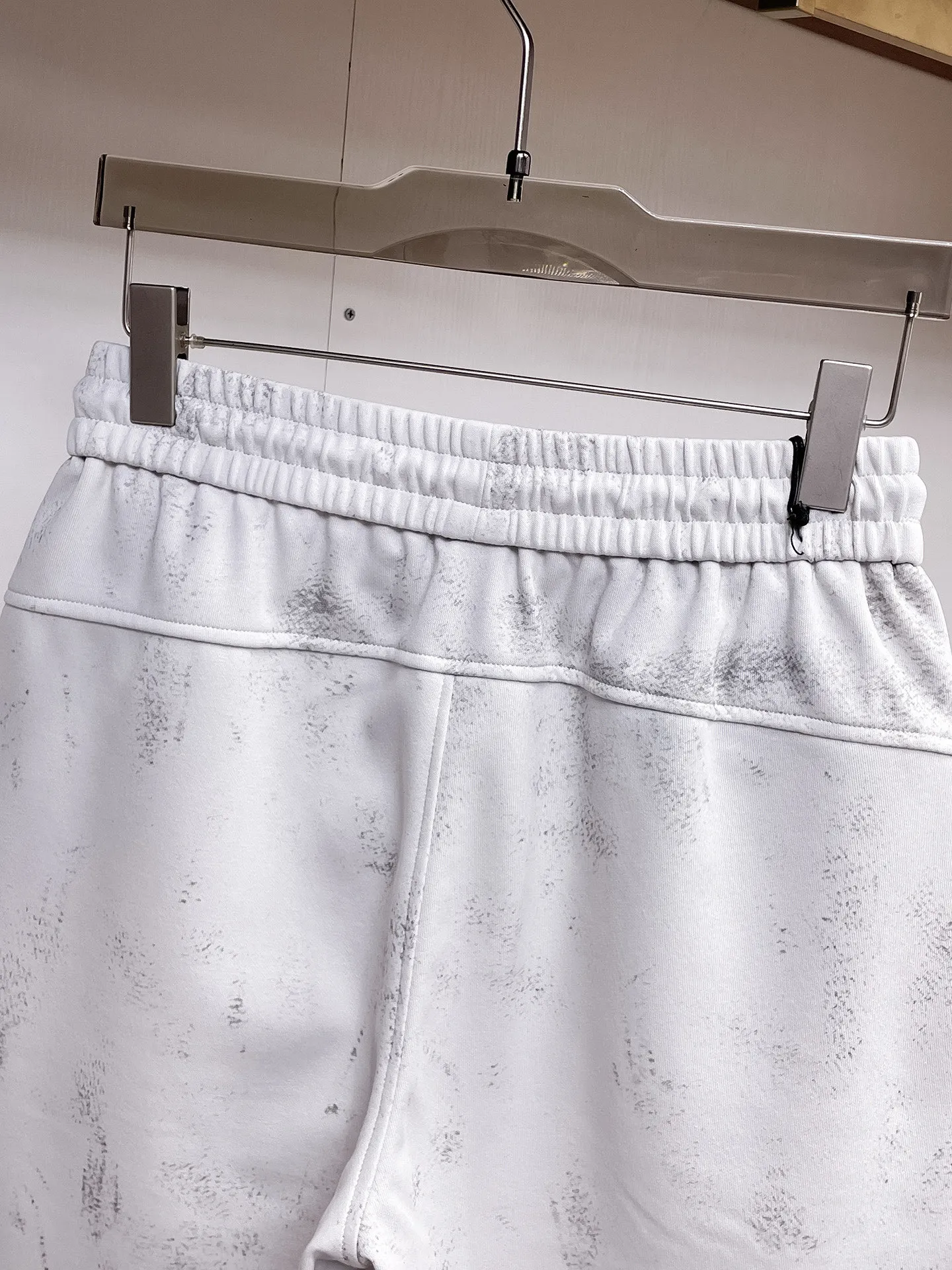 Y 3 Complete three standards 2026 summer New Arrival men's casual shorts, advanced custom-made Breathable fabric Breathable fabric with high elasticity and comfort, impeccable details, top-grade accessories, original logo design concept, delicate and soft feel! The upper body fit is awesome! Size: M-XXXL Please state your height and weight when ordering