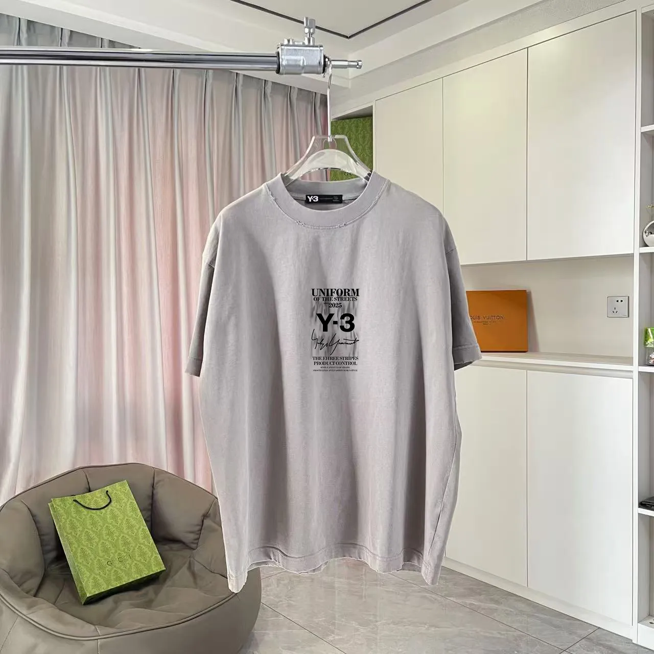 Y-3 2025 Summer New Arrival Washed gradient old and worn Personalized letter logo printing Short-sleeved T-shirt Customized fabric g Men and women Same Style Size: S M L XL XXL Five sizes Color: Black Gray Gradient black Gradient red
