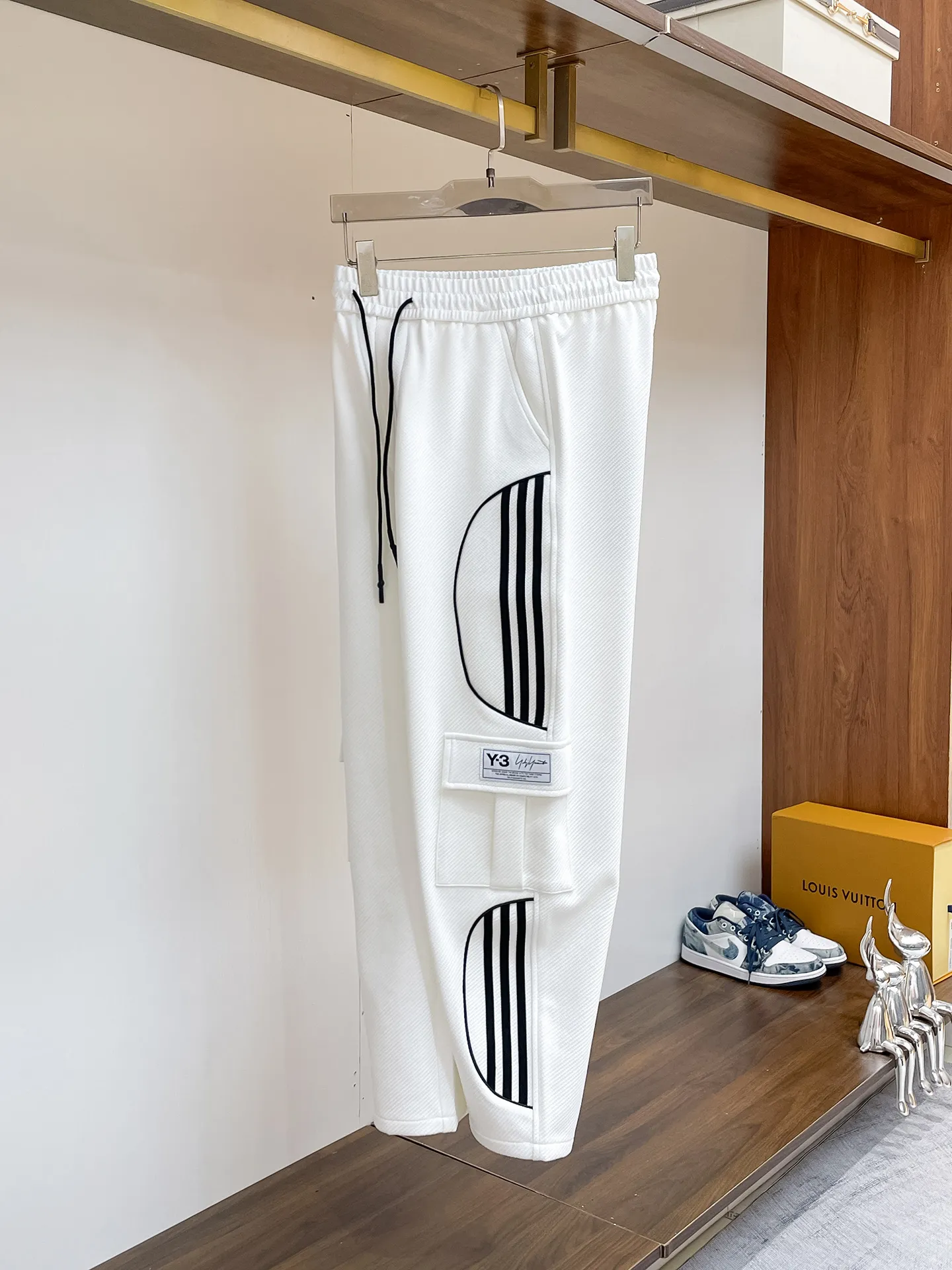 Y 3 [Higher version] The latest products for autumn and winter 2026, available at the counter simultaneously, original goods, fashionable casual trousers and casual pants, using imported original fabrics, top-grade embroidery 🪡 craft letter pattern logo, original hardware accessories decoration, simple yet fashionable, fashionable and handsome upper body, Sizes: M-3XL