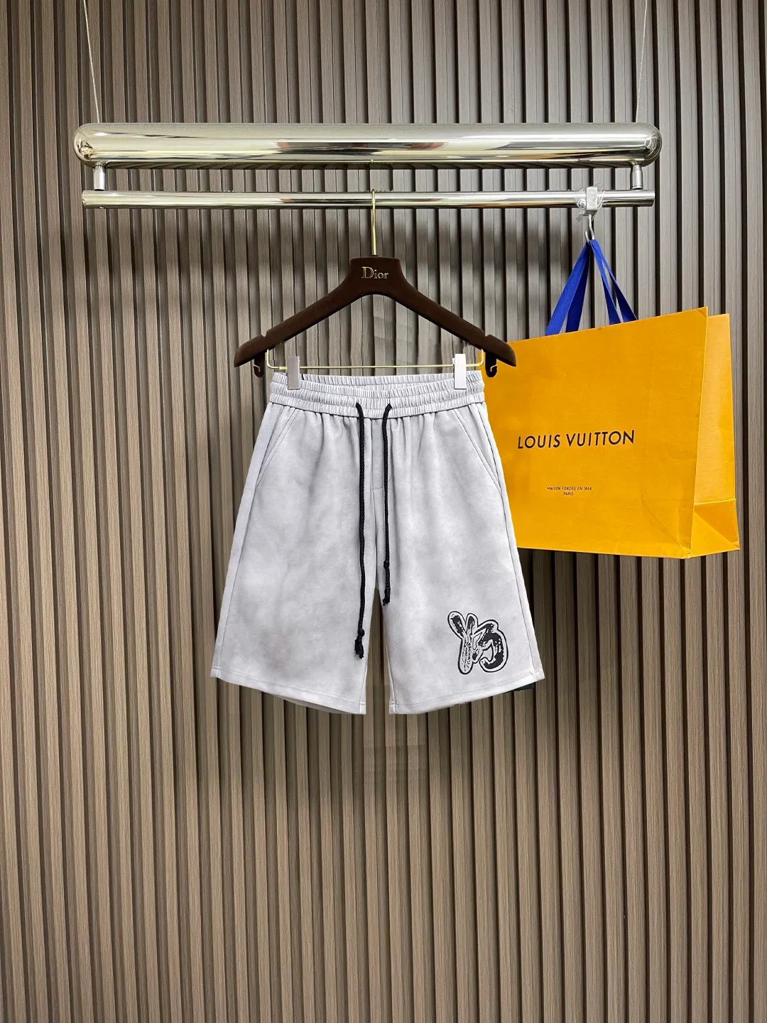 Y 3 Complete three standards 2025 summer New Arrival men's casual shorts, advanced custom-made Breathable fabric Breathable fabric with high stretch and comfort, impeccable details, top-grade accessories, original logo design concept, delicate and soft feel! The upper body fit is awesome! Size: M-XXXL Please state your height and weight when ordering