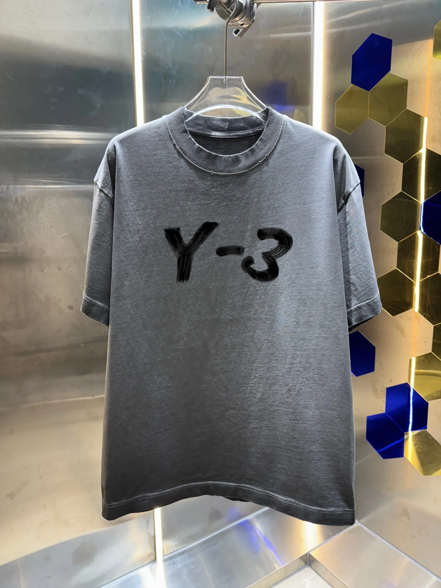 Y 3*Yamamoto*Yoji 2026 Spring and Summer New Arrival Simple signature letter printing technology Y-3 Washed and worn Round neck short-sleeved T-shirt Men and women Same Style Tag Collar label Washed mark Complete with three labels Color: Washed black Washed white Washed gray Brown Size: S M L XL XXL