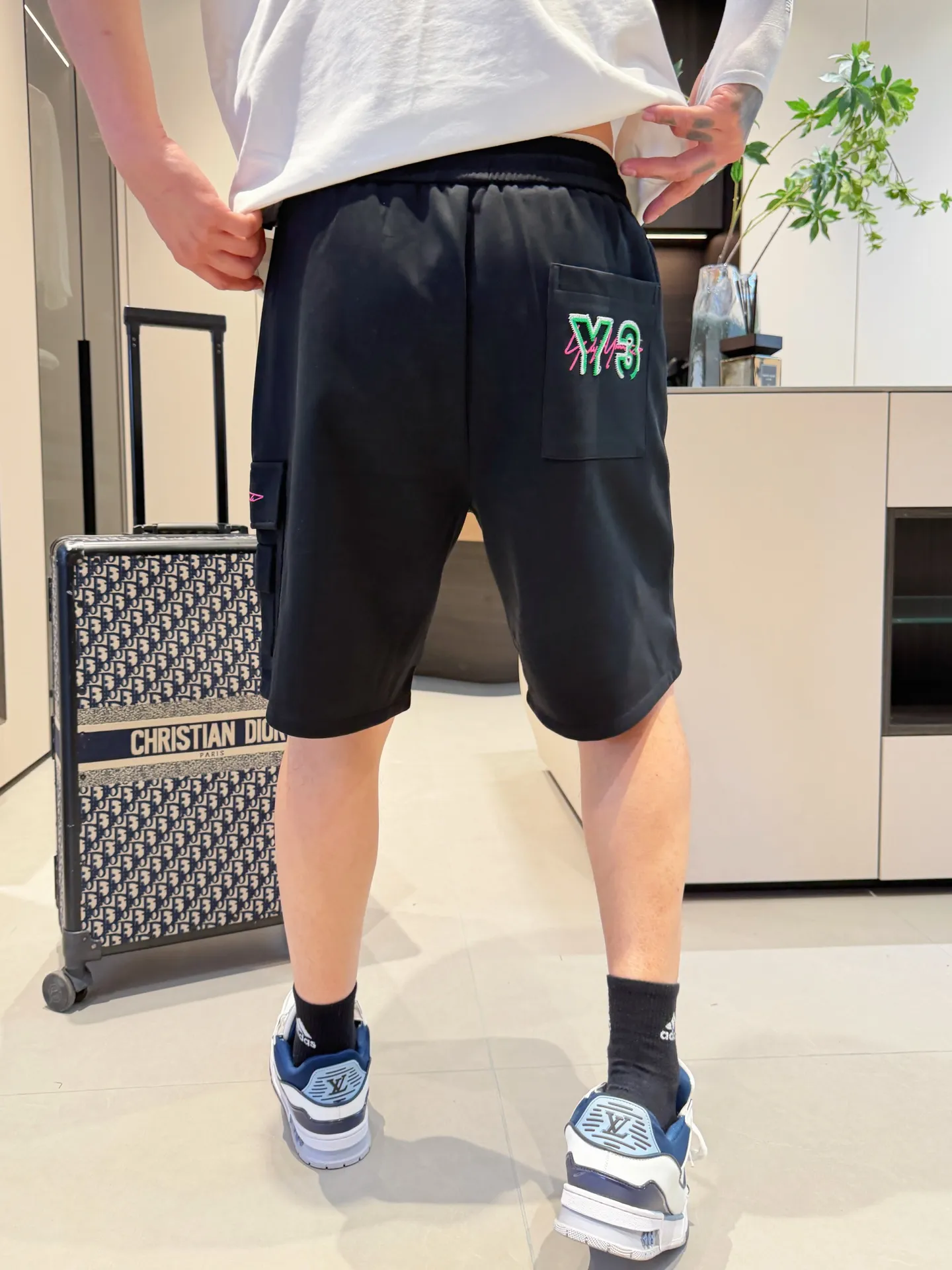 Y 3 Complete three standards 2026 summer New Arrival men's casual shorts, advanced custom-made Breathable fabric Breathable fabric with high elasticity and comfort, impeccable details, top-grade accessories, original logo design concept, delicate and soft feel! The upper body fit is awesome! Size: M-XXXL Please state your height and weight when ordering