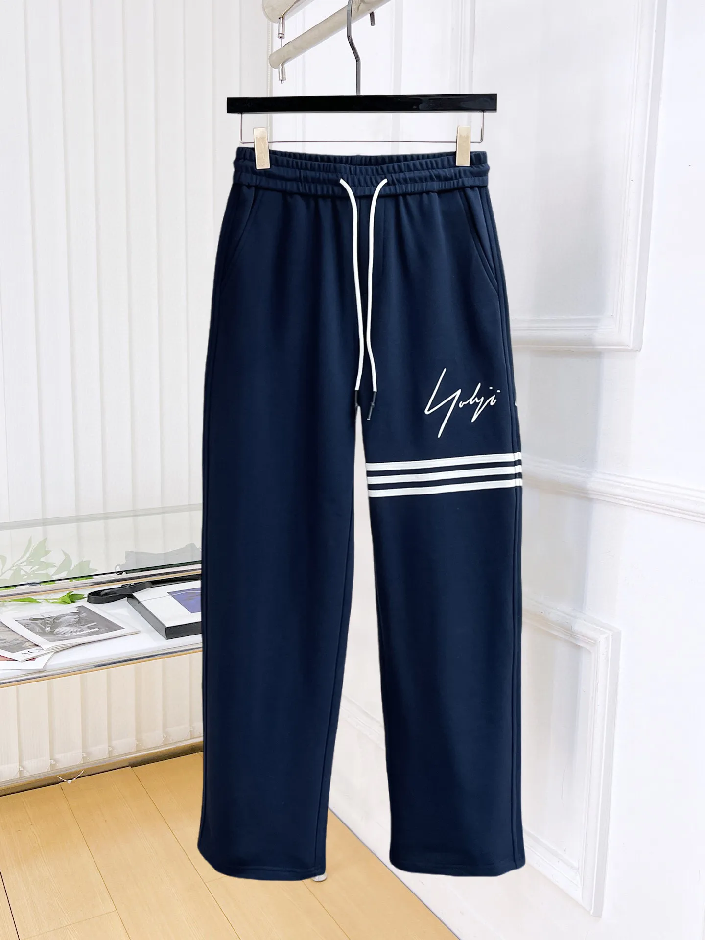 Y 3 [Higher version] The latest products for autumn and winter 2026, available at the counter simultaneously, original goods, fashionable casual trousers and casual pants, using imported original fabrics, top-grade embroidery 🪡 craft letter pattern logo, original hardware accessories decoration, simple yet fashionable, fashionable and handsome upper body, Sizes: M-3XL