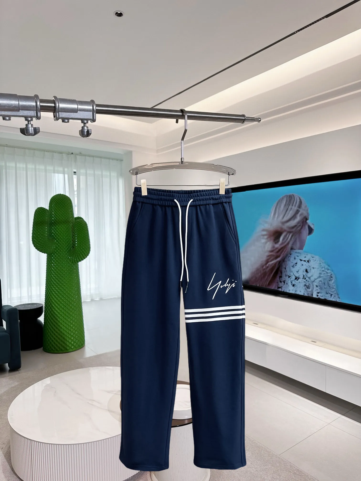 Y 3 [Higher version] The latest products for autumn and winter 2026, available at the counter simultaneously, original goods, fashionable casual trousers and casual pants, using imported original fabrics, top-grade embroidery 🪡 craft letter pattern logo, original hardware accessories decoration, simple yet fashionable, fashionable and handsome upper body, Sizes: M-3XL