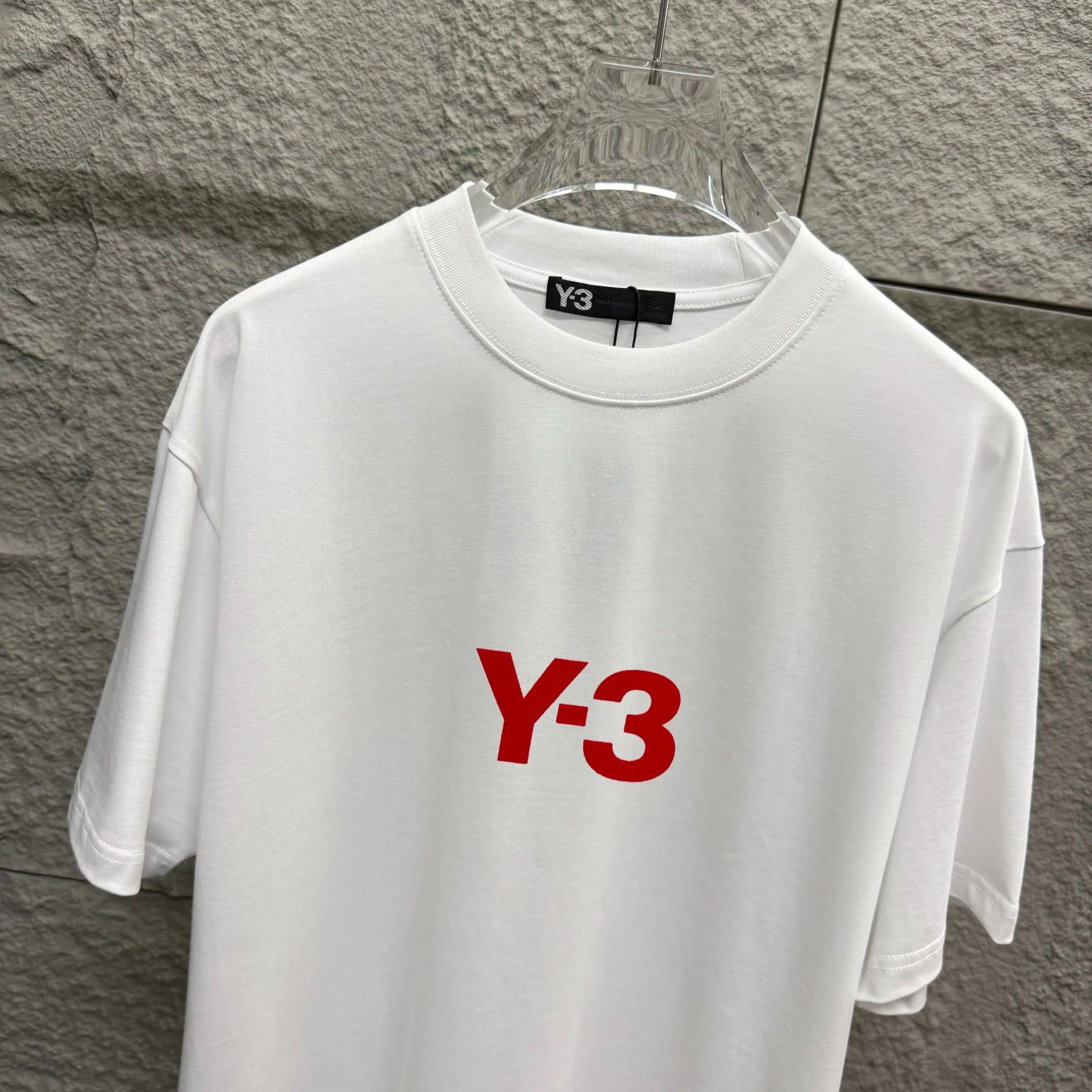 Y 3*Yamamoto*Yoji 2025 Spring and Summer New Arrival Simple signature letter Red flocking three-dimensional technology Y-3 Customized double yarn plain cotton fabric Short-sleeved T-shirt Men and women Same Style Size: S (90-130 catties) M (120-150 catties) L (140-165 catties) XL (160-180 catties) XXL (180 catties) Color: Black White