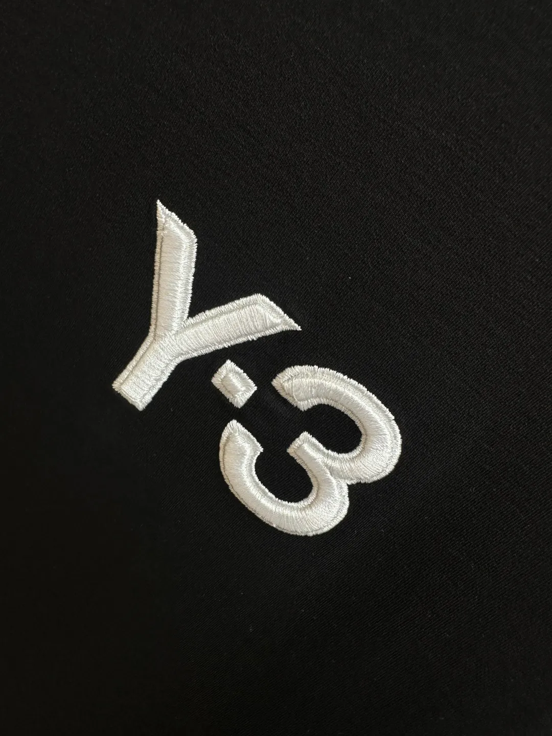 Y 3 Original 2026New Arrival short-sleeved T-shirt! Fashionable and casual short-sleeved T-shirt with catwalk pattern! Design a logo! The specially designed and selected customer-supplied fabrics are soft to the touch and skin-friendly, and the breathability and comfort are impeccable. You will definitely fall in love with the real thing! Non-sexist couples can wear mixed styles to open up a new fashion style! Distinguishing market version, high-definition Series! Size: M-3XL