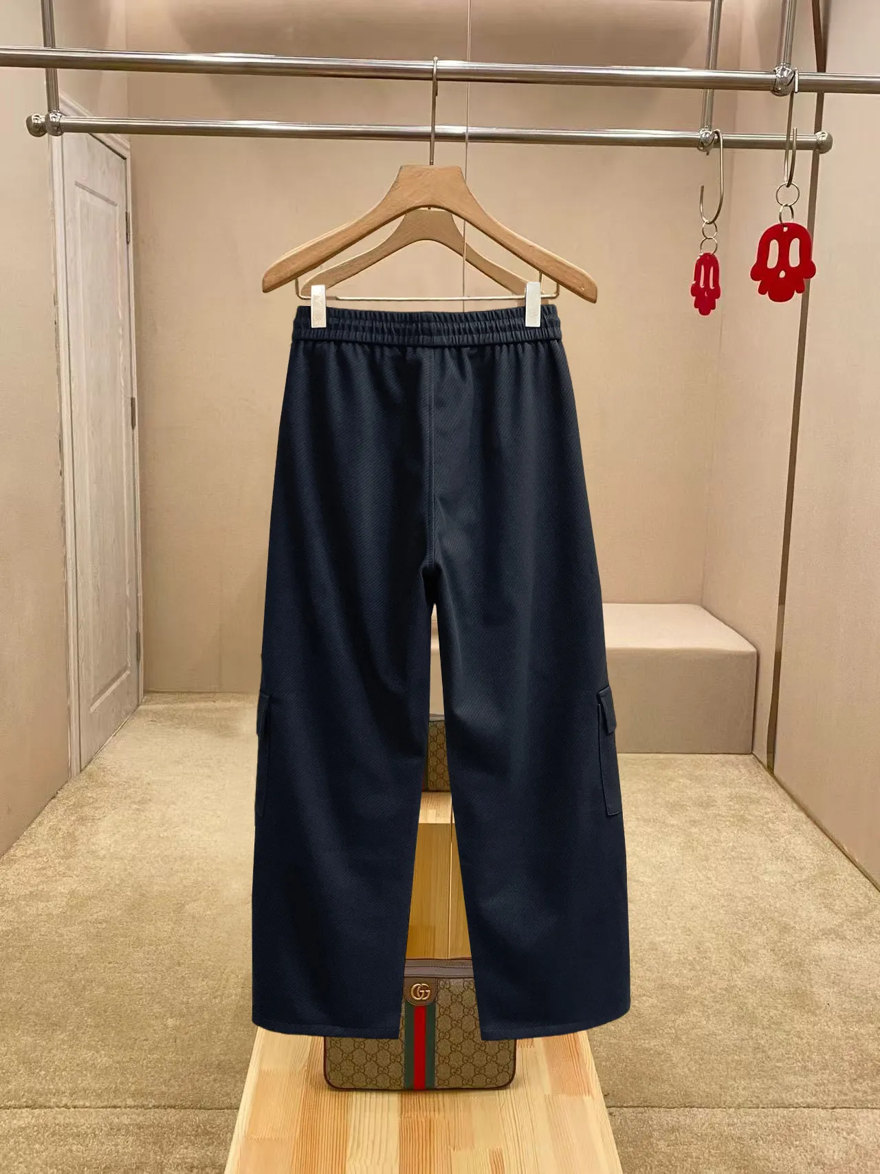 Y 3 [Higher version] The latest products for autumn and winter 2026, available at the counter simultaneously, original goods, fashionable casual trousers and casual pants, using imported original fabrics, top-grade embroidery 🪡 craft letter pattern logo, original hardware accessories decoration, simple yet fashionable, fashionable and handsome upper body, Sizes: M-3XL
