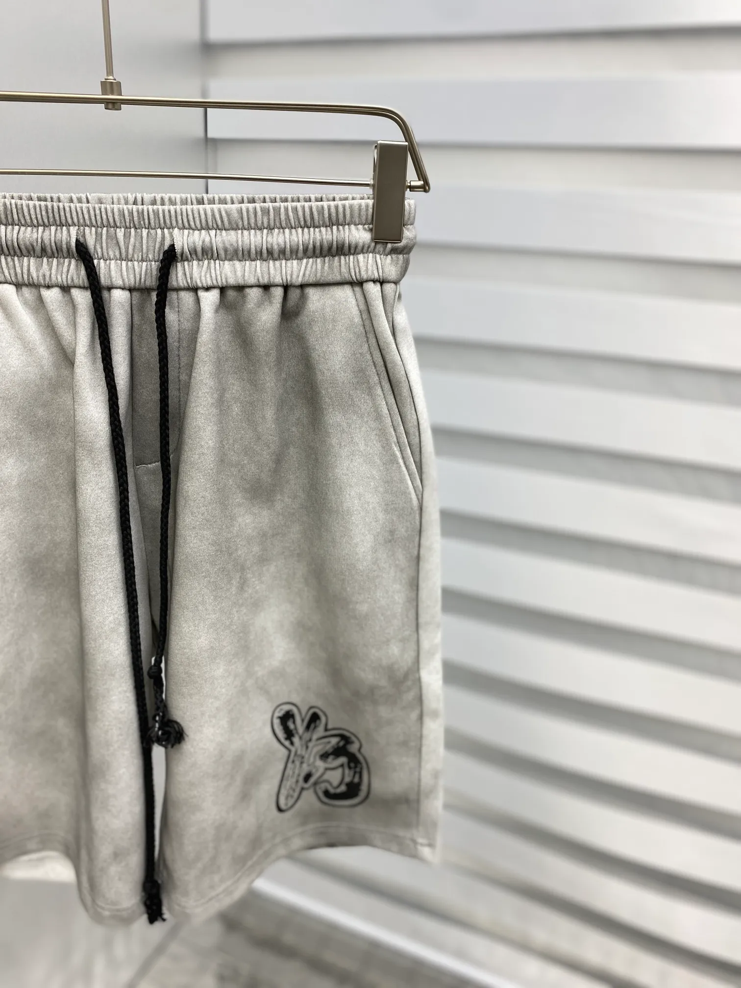 Y 3 2026 Summer New Arrival letter LOGO casual shorts, advanced custom Breathable fabric, Breathable elasticity and comfort, impeccable details, top accessories, original logo design concept, delicate and soft feel! The upper body fit is awesome! Size: M-XXXL Please state your height and weight when ordering