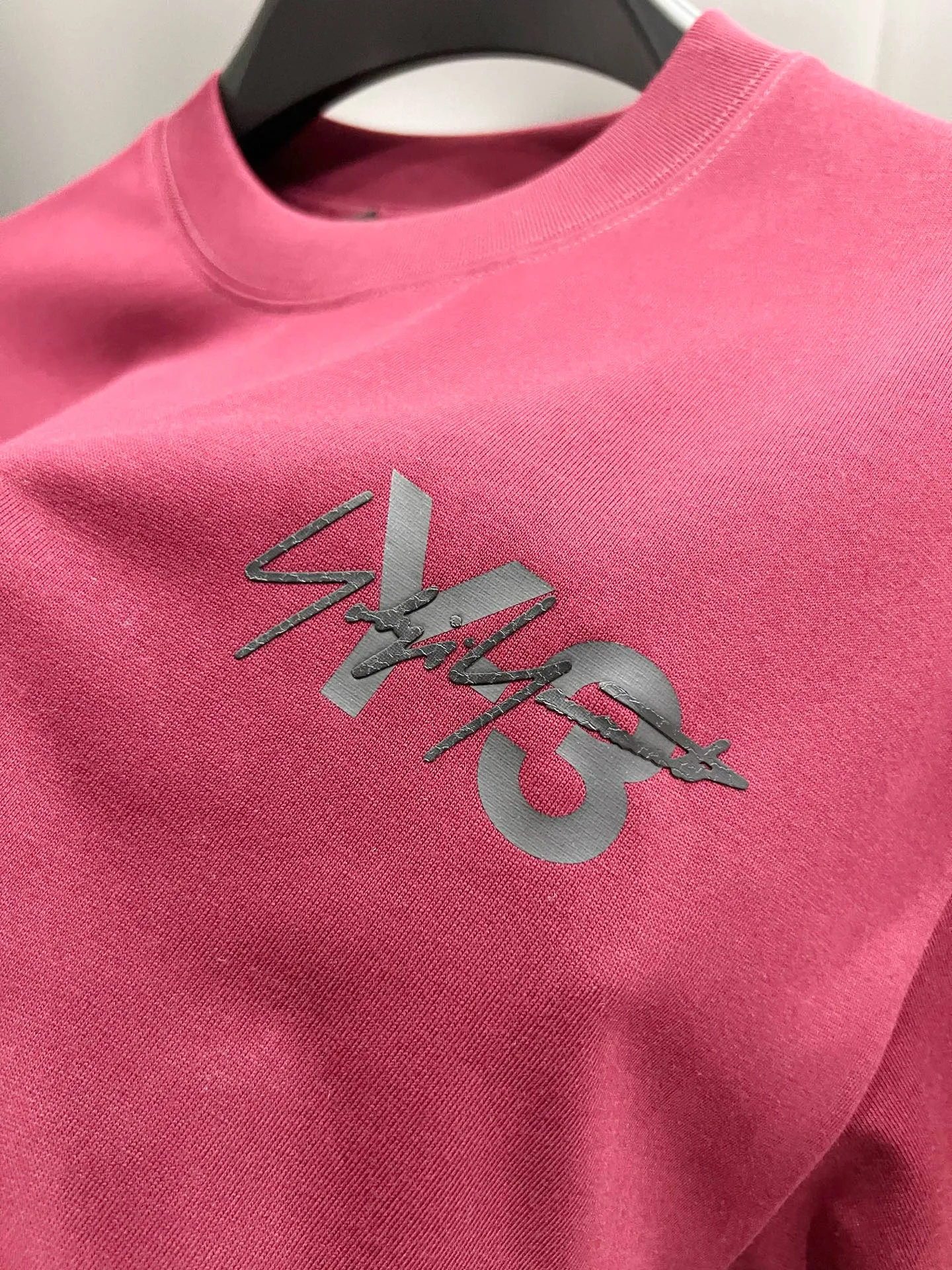 Y 3*Yamamoto*Yoji 2026 Spring and Summer New Arrival Simple signature letters three-dimensional flocking three-dimensional technology Y-3 Customized double yarn plain cotton fabric Short-sleeved T-shirt Men and women Same Style Loose version Size S M L XL XXL Five codes Black White Angora Red
