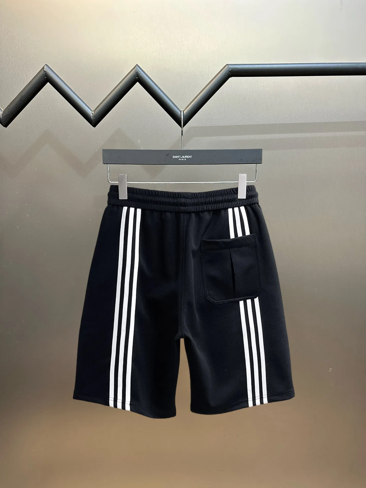 Y 3 Complete three standards 2026 summer New Arrival men's casual shorts, advanced custom-made Breathable fabric Breathable fabric with high elasticity and comfort, impeccable details, top-grade accessories, original logo design concept, delicate and soft feel! The upper body fit is awesome! Size: M-XXXL Please state your height and weight when ordering