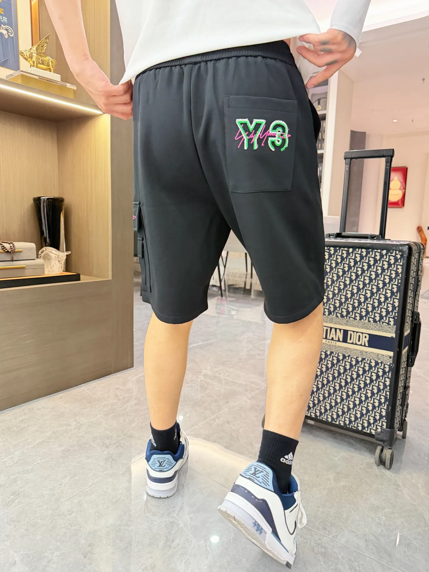 Y 3 Complete three standards 2026 summer New Arrival men's casual shorts, advanced custom-made Breathable fabric Breathable fabric with high elasticity and comfort, impeccable details, top-grade accessories, original logo design concept, delicate and soft feel! The upper body fit is awesome! Size: M-XXXL Please state your height and weight when ordering