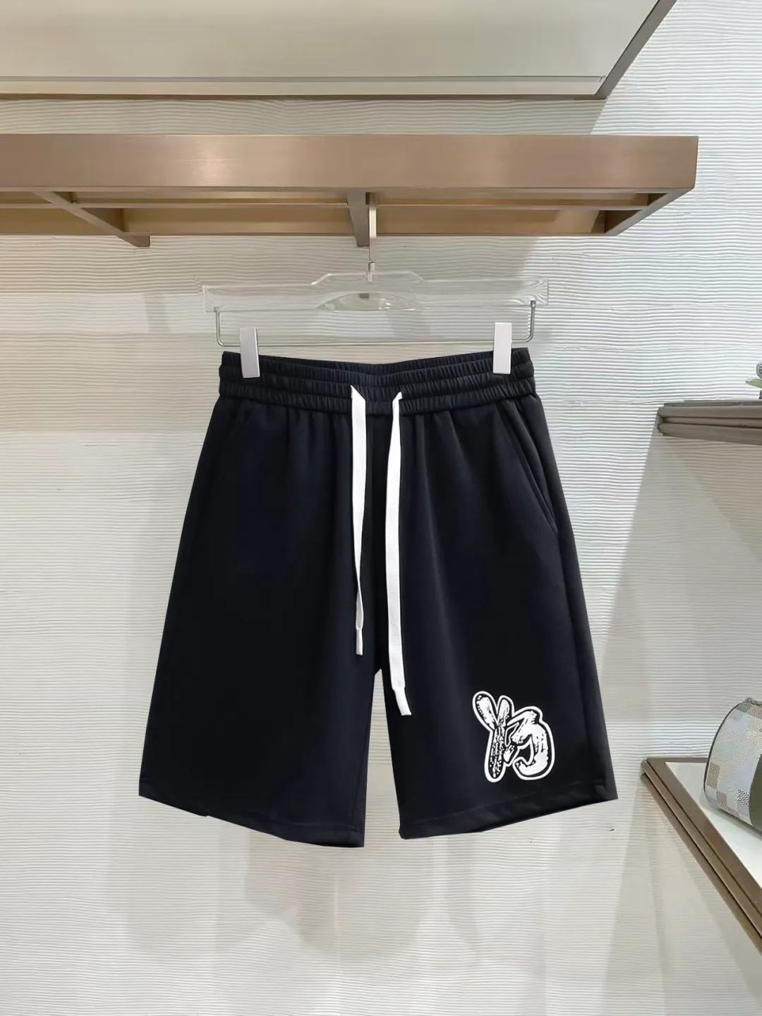 Y 3 Complete three standards 2026 summer New Arrival men's casual shorts, advanced custom-made Breathable fabric Breathable fabric with high elasticity and comfort, impeccable details, top-grade accessories, original logo design concept, delicate and soft feel! The upper body fit is awesome! Size: M-XXXL Please state your height and weight when ordering