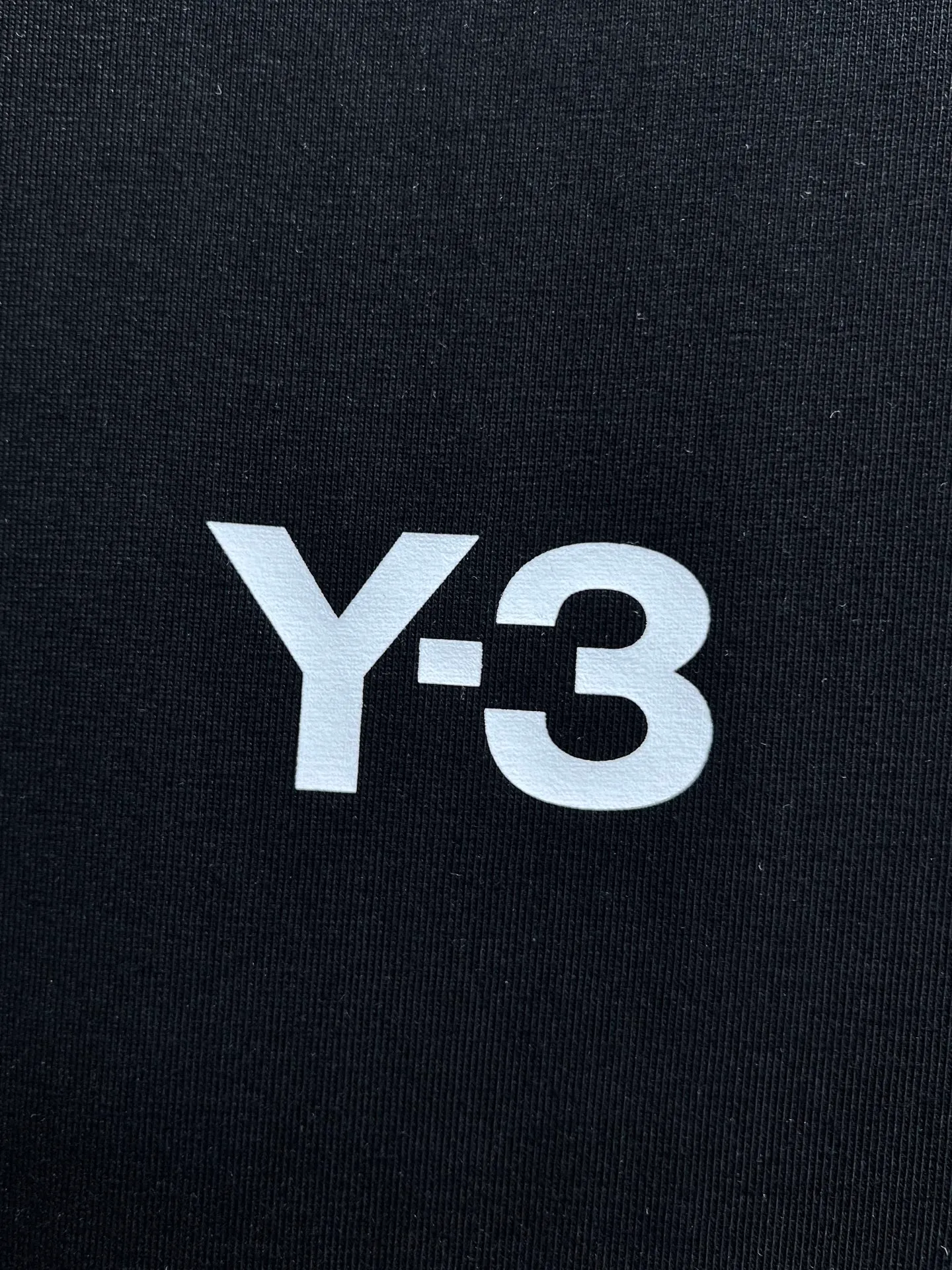 Yohji Yamamoto Y 3🌟New Arrival letter printing double-layer heavy-duty short-sleeved T-shirt. Whether it is a T-shirt or a sweatshirt, the letter pattern is a hot sale item every year. The large-area front printing is directly sprayed by Dakangli digital printing machine. The cost is extremely high. After many debuggings, the color difference restoration of the pattern is close to 99% with the original version. It is different from the garbage offset printing version in the market. It is super time-consuming. The fabric is exclusively customized and dyed. Gram cotton double-strand 🐎🐎Size: S-XXL Black White 2 colors Size chart Chest Shoulder Width Clothes Length Sleeve Length S 110 54 69 21 M 114 56 71 22 L 118 58 73 22 XL 122 60 75 23 2XL 126 62 77 23