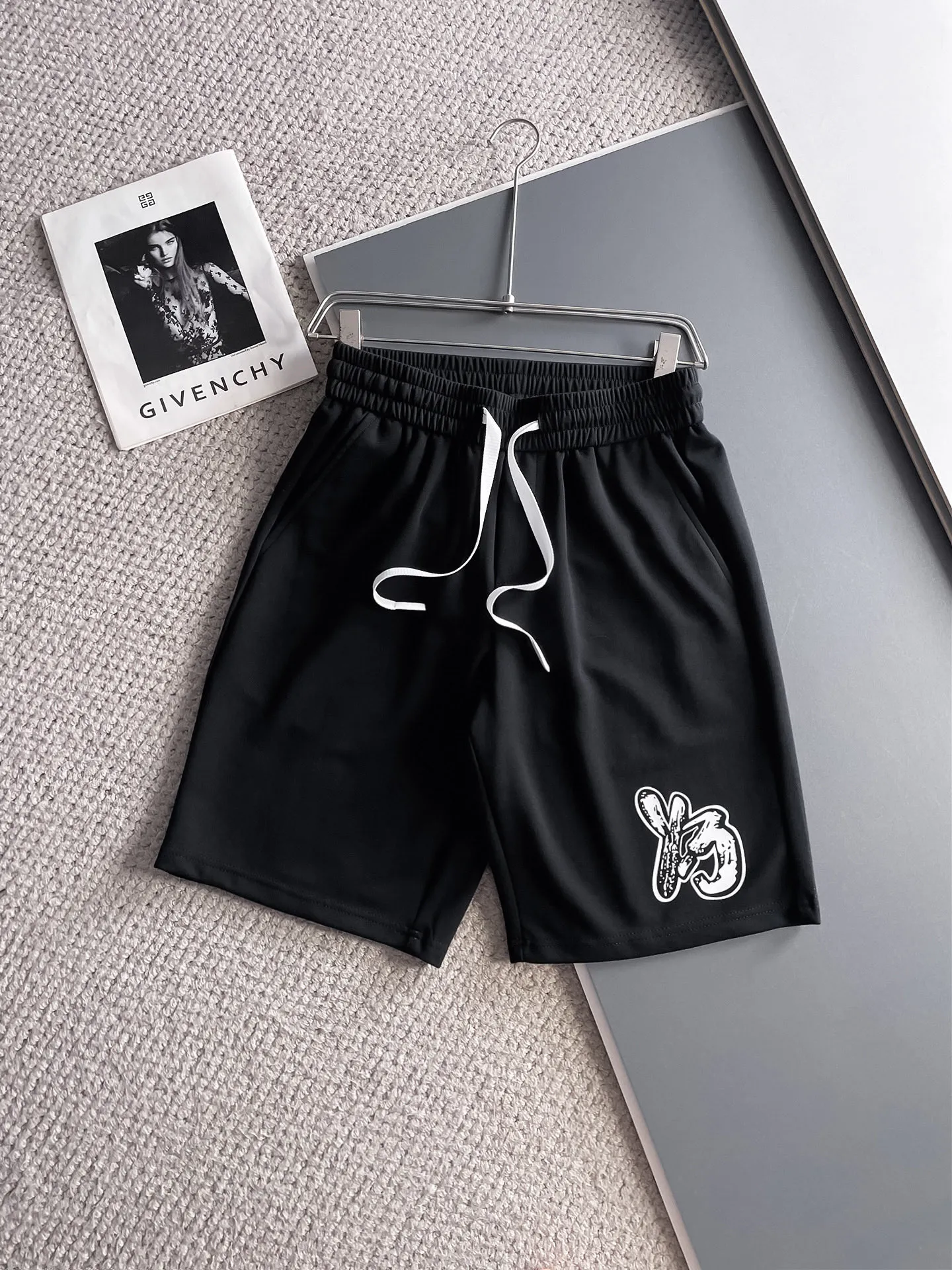 Y 3 Complete three standards 2025 summer New Arrival men's casual shorts, advanced custom-made Breathable fabric Breathable fabric with high stretch and comfort, impeccable details, top-grade accessories, original logo design concept, delicate and soft feel! The upper body fit is awesome! Size: M-XXXL Please state your height and weight when ordering