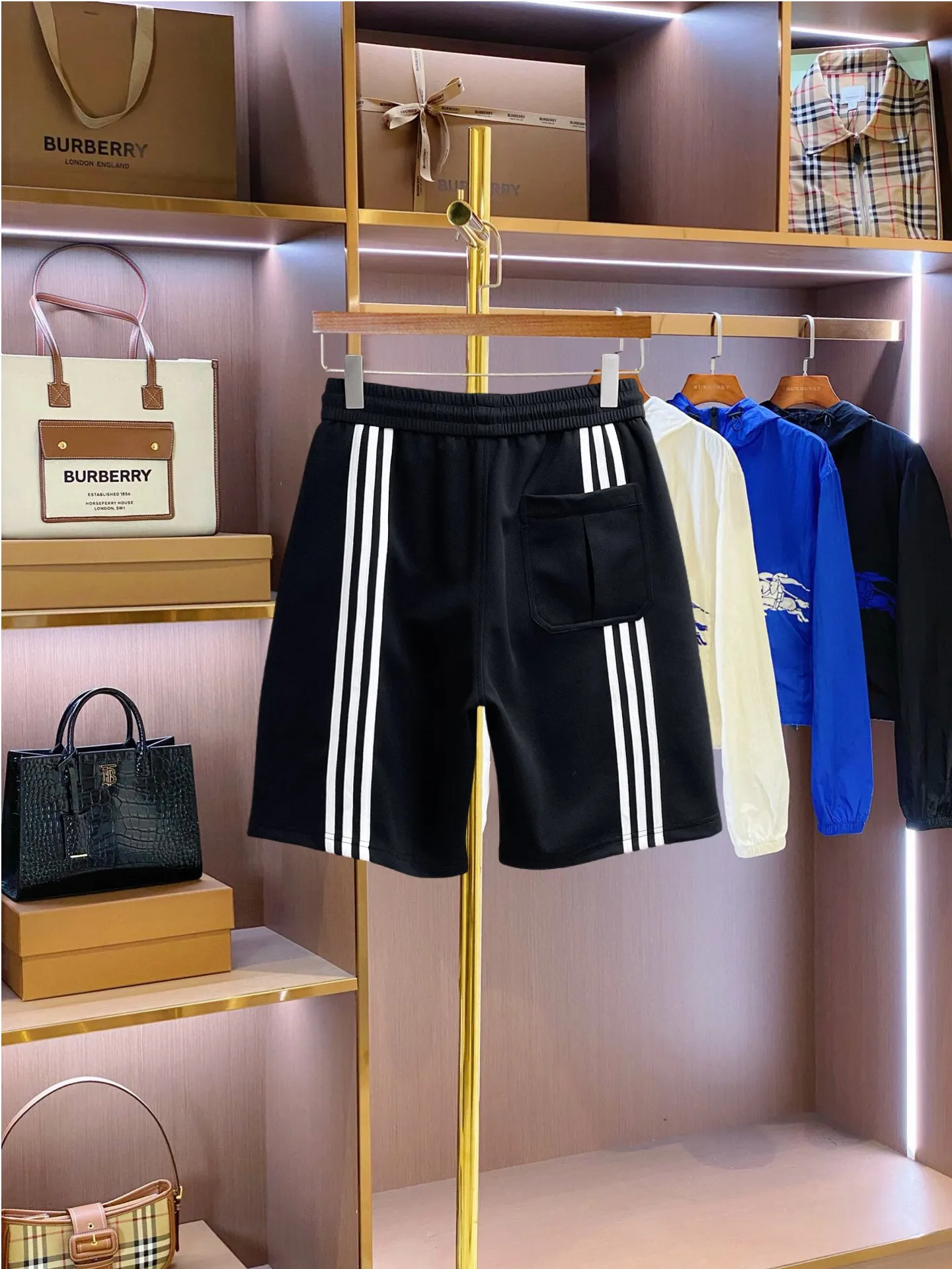 Y 3 Complete three standards 2026 summer New Arrival men's casual shorts, advanced custom-made Breathable fabric Breathable fabric with high elasticity and comfort, impeccable details, top-grade accessories, original logo design concept, delicate and soft feel! The upper body fit is awesome! Size: M-XXXL Please state your height and weight when ordering