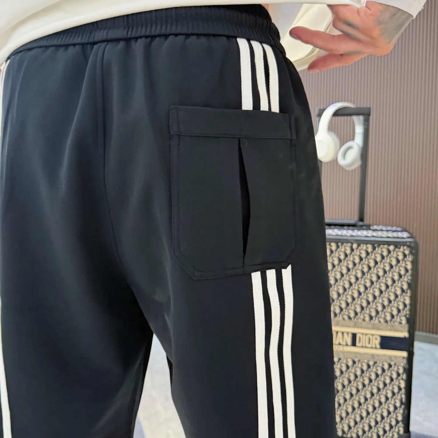 Y 3 Complete three standards 2026 summer New Arrival men's casual shorts, advanced custom-made Breathable fabric Breathable fabric with high elasticity and comfort, impeccable details, top-grade accessories, original logo design concept, delicate and soft feel! The upper body fit is awesome! Size: M-XXXL Please state your height and weight when ordering