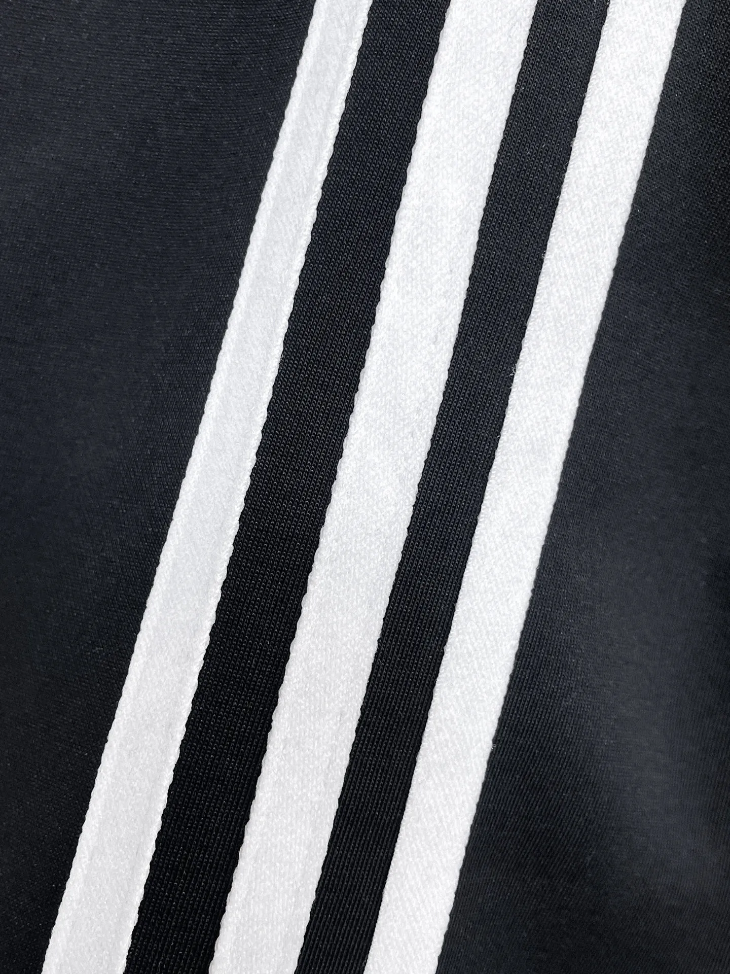 Y 3 Complete three standards 2026 summer New Arrival men's casual shorts, advanced custom-made Breathable fabric Breathable fabric with high elasticity and comfort, impeccable details, top-grade accessories, original logo design concept, delicate and soft feel! The upper body shape is awesome! Size: M-XXXL Please state your height and weight when ordering