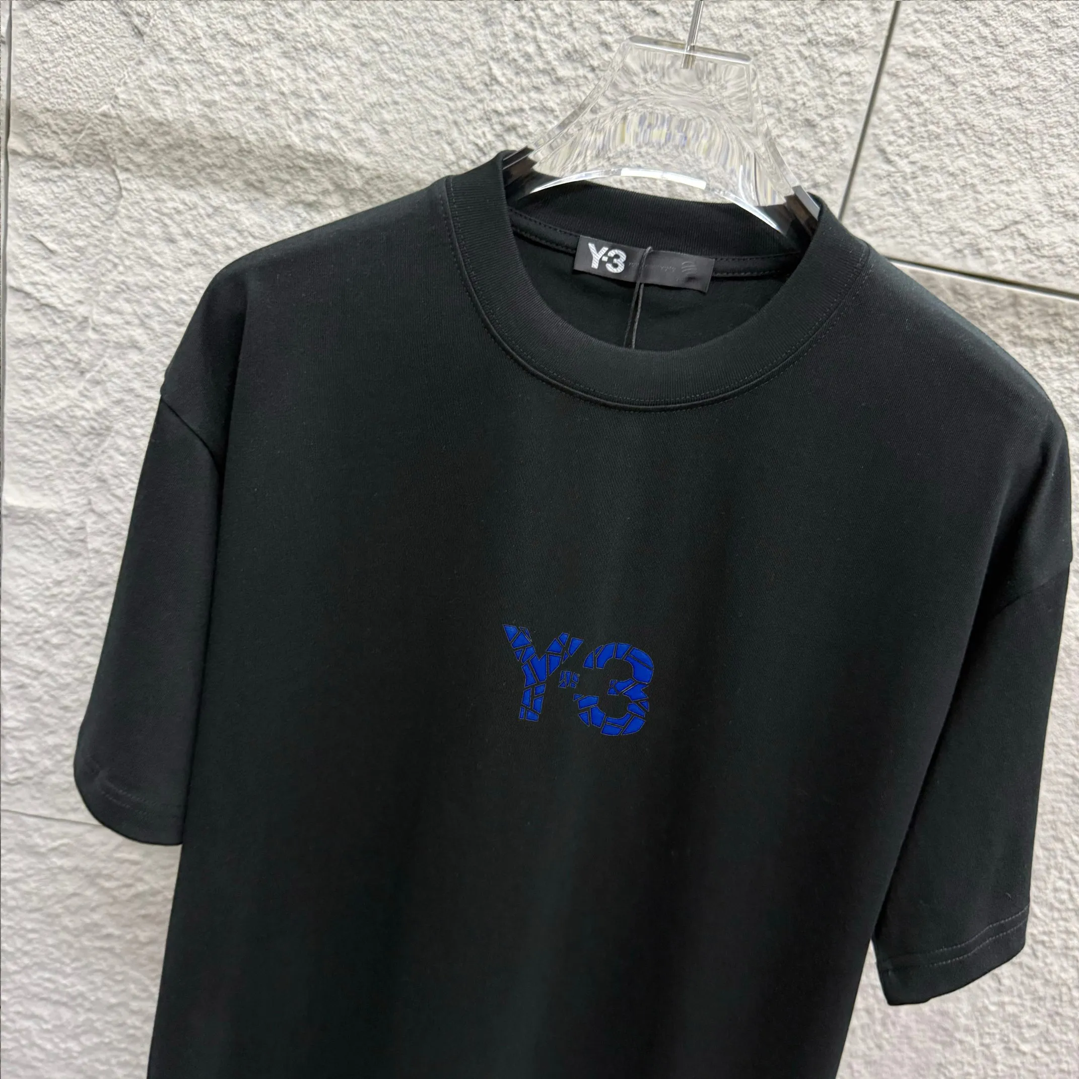 Y 3*Yamamoto*Yoji 2025 Spring and Summer New Arrival Simple signature letters three-dimensional flocking three-dimensional technology Y-3 Customized double yarn plain cotton fabric Short-sleeved T-shirt Men and women Same Style Color: Black White Light Pink Light Blue Size: S (90-130 catties) M (120-150 catties) L (140-165 catties) XL (160-180 catties) XXL (180 pounds)