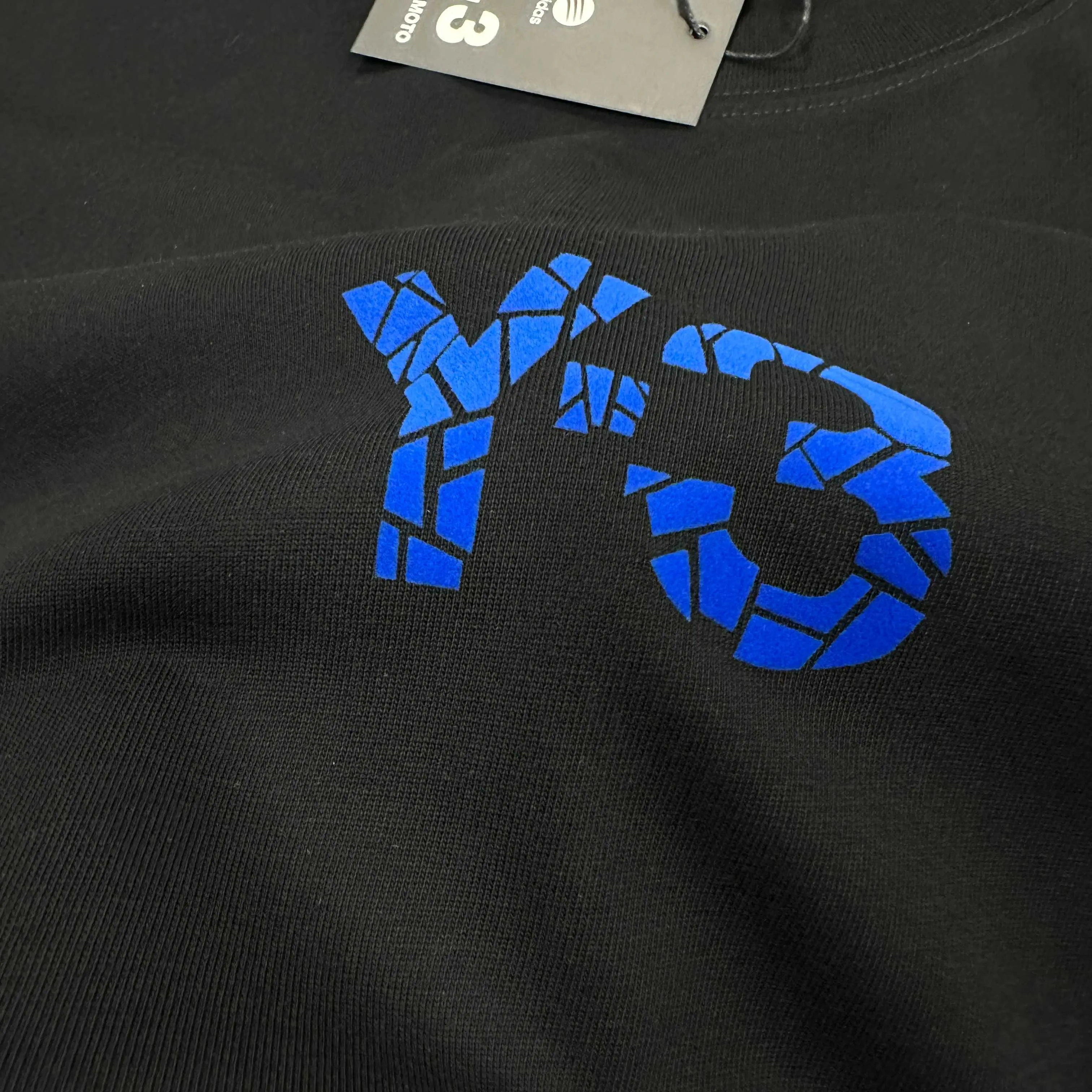 Y 3*Yamamoto*Yoji 2025 Spring and Summer New Arrival Simple signature letters three-dimensional flocking three-dimensional technology Y-3 Customized double yarn plain cotton fabric Short-sleeved T-shirt Men and women Same Style Color: Black White Light Pink Light Blue Size: S (90-130 catties) M (120-150 catties) L (140-165 catties) XL (160-180 catties) XXL (180 pounds)