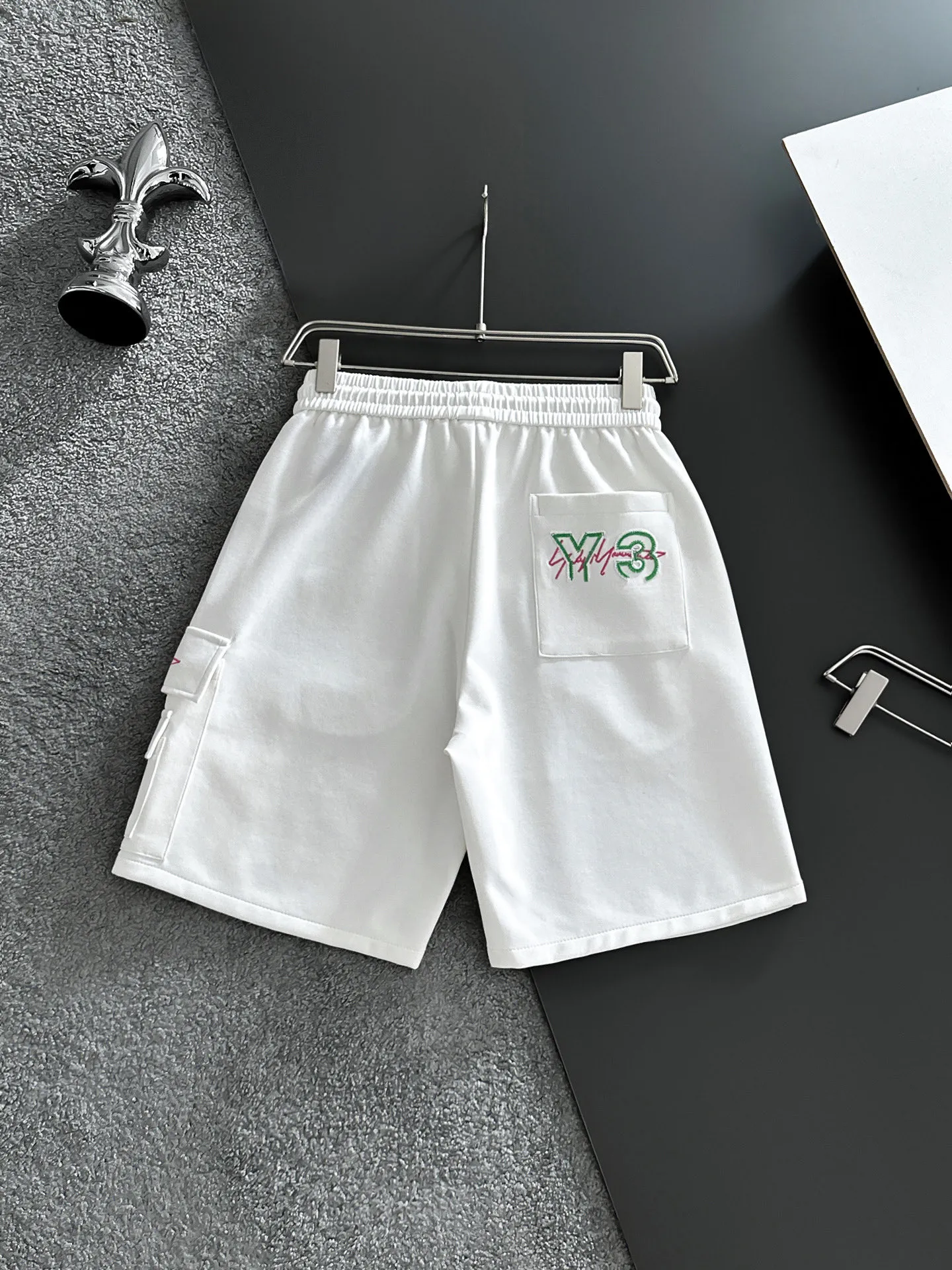 Y 3 Complete three standards 2026 summer New Arrival men's casual shorts, advanced custom-made Breathable fabric Breathable fabric with high elasticity and comfort, impeccable details, top-grade accessories, original logo design concept, delicate and soft feel! The upper body fit is awesome! Size: M-XXXL Please state your height and weight when ordering