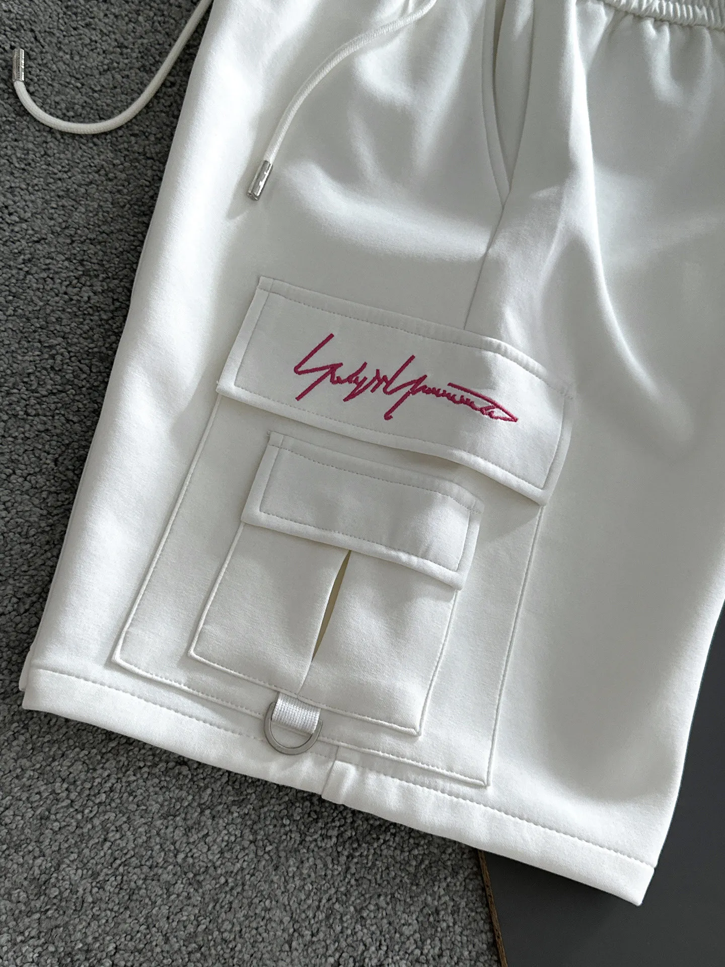 Y 3 Complete three standards 2026 summer New Arrival men's casual shorts, advanced custom-made Breathable fabric Breathable fabric with high elasticity and comfort, impeccable details, top-grade accessories, original logo design concept, delicate and soft feel! The upper body fit is awesome! Size: M-XXXL Please state your height and weight when ordering