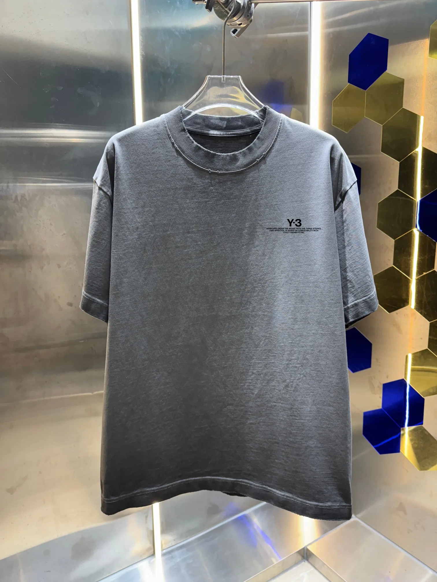 Y 3*Yamamoto*Yoji 2026 Spring and Summer New Arrival Simple signature letter printing technology Y-3 Washed and worn Round neck short-sleeved T-shirt Men and women Same Style Tag Collar label Washed mark Complete with three labels Color: Washed black Washed white Washed gray Brown Size: S M L XL XXL