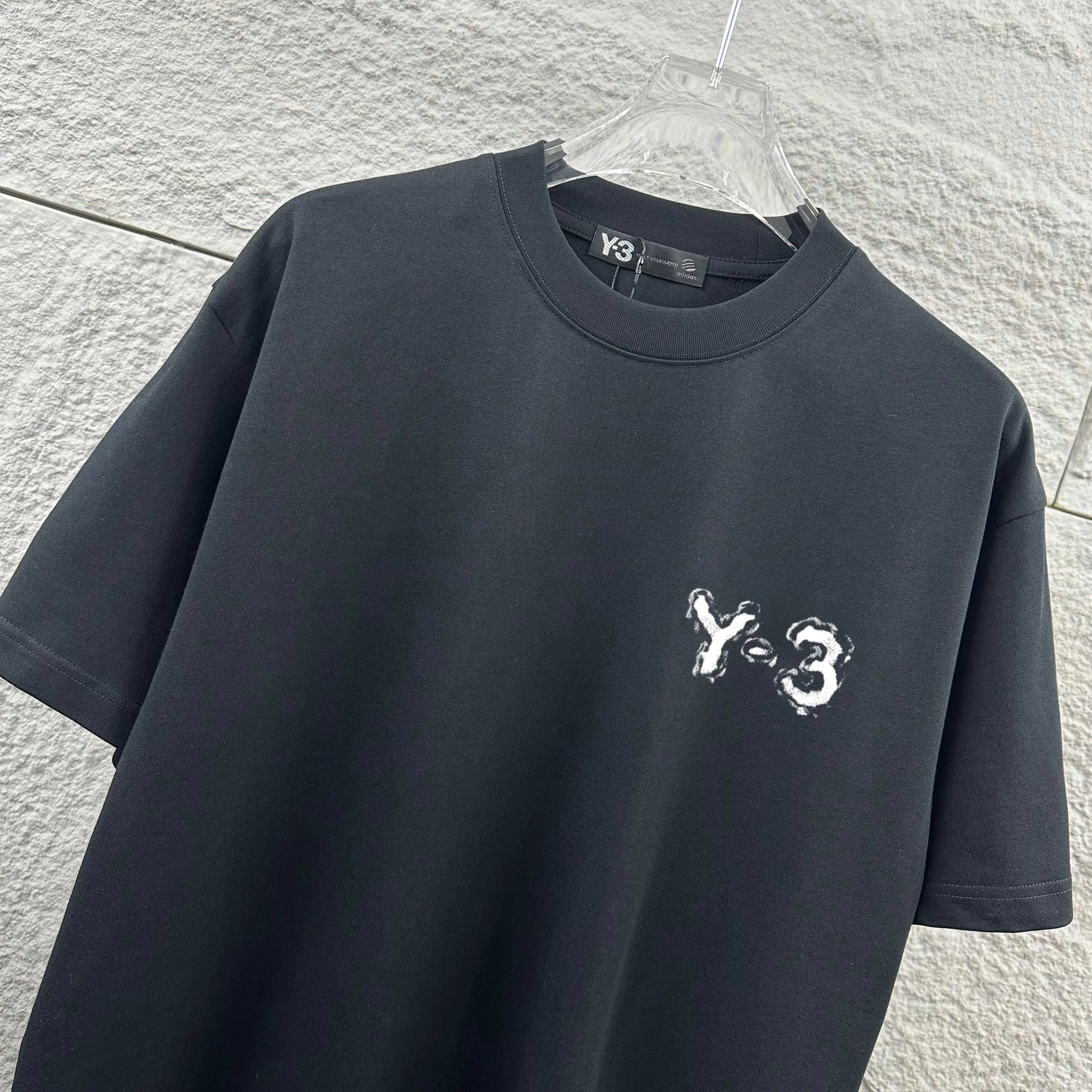 Y 3*Yamamoto*Yoji 2026 Spring and Summer New Arrival Simple signature letter heat transfer process Y-3 Customized double yarn plain cotton fabric Short-sleeved T-shirt Men and women Same Style Color: Black White Angora Red Size: S (90-130 pounds) M (120-150 pounds) L (140-165 pounds) XL (160-180 pounds) XXL (180 kilograms)
