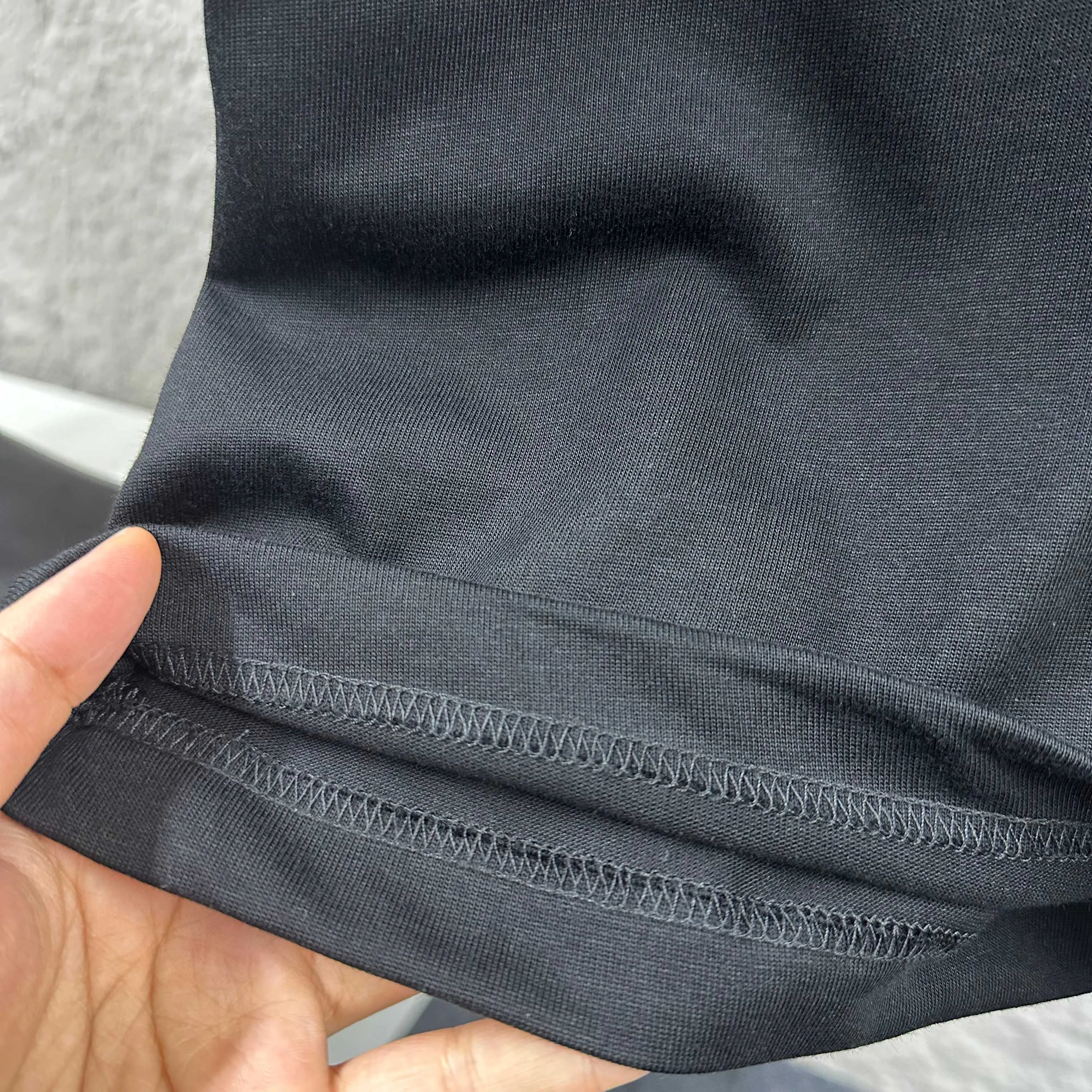 Y 3*Yamamoto*Yoji 2026 Spring and Summer New Arrival Simple signature letter heat transfer process Y-3 Customized double yarn plain cotton fabric Short-sleeved T-shirt Men and women Same Style Color: Black White Angora Red Size: S (90-130 pounds) M (120-150 pounds) L (140-165 pounds) XL (160-180 pounds) XXL (180 kilograms)