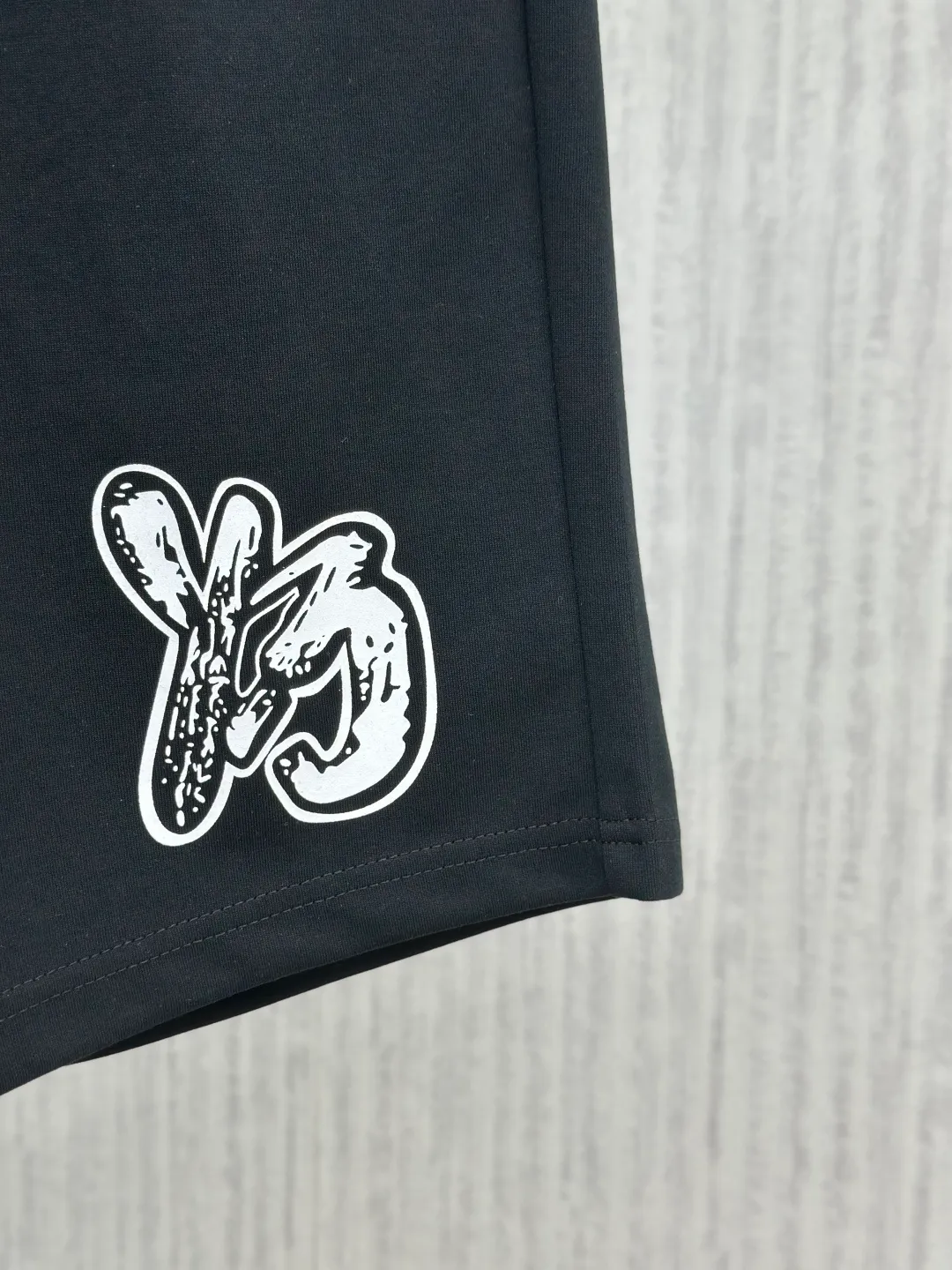 Y 3 2026 summer New Arrival casual shorts, advanced custom fabrics, extremely comfortable, impeccable details, top-grade accessories, original logo design concept, delicate and soft feel! The upper body fit is awesome! Size: M-XXXL Please state your height and weight when ordering