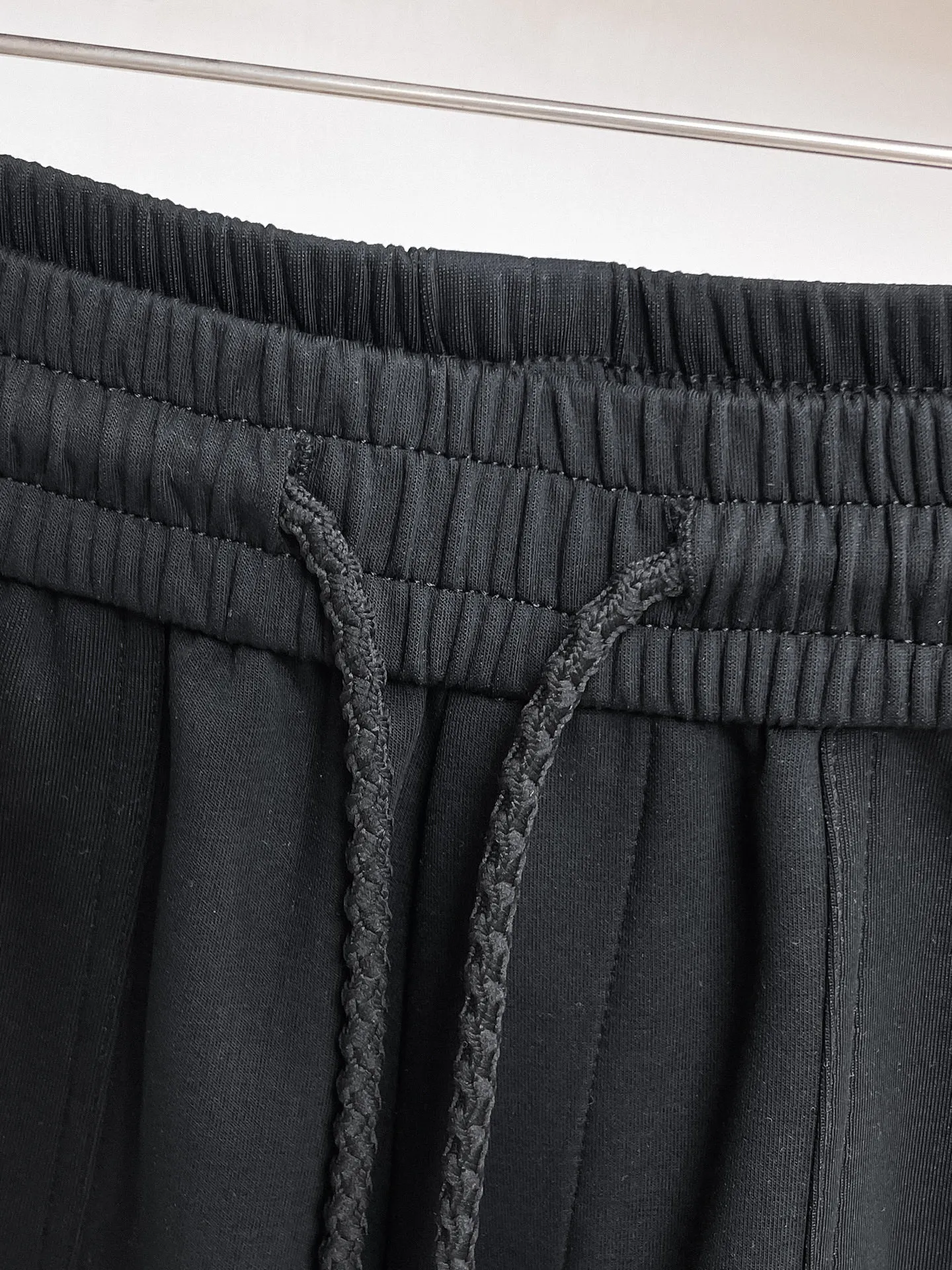 Y 3 Complete three standards 2026 summer New Arrival men's casual shorts, advanced custom-made Breathable fabric Breathable fabric with high elasticity and comfort, impeccable details, top-grade accessories, original logo design concept, delicate and soft feel! The upper body fit is awesome! Size: M-XXXL Please state your height and weight when ordering