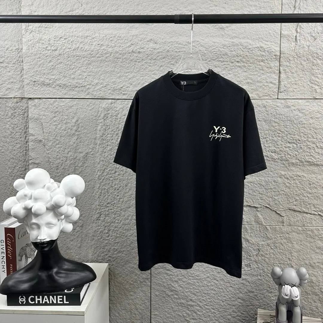 Y 3*Yamamoto*Yoji 2026 Spring and Summer New Arrival Simple signature letters three-dimensional flocking technology Y-3 Customized double yarn plain cotton fabric Short-sleeved T-shirt Men and women Same Style Color: Black White Angora Red Size: S (90-130 pounds) M (120-150 pounds) L (140-165 pounds) XL (160-180 pounds) XXL (180 pounds)