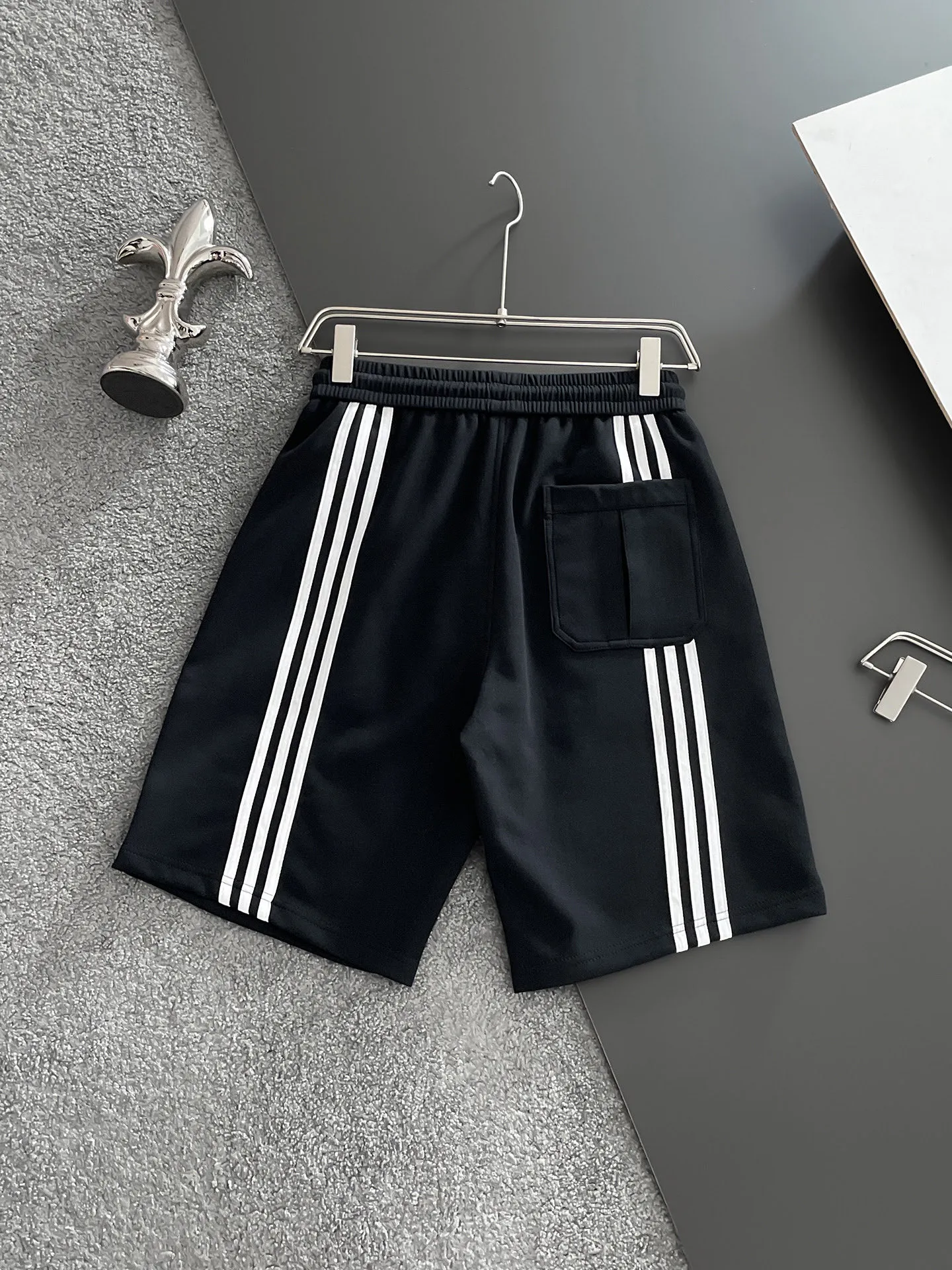 Y 3 Complete three standards 2026 summer New Arrival men's casual shorts, advanced custom-made Breathable fabric Breathable fabric with high elasticity and comfort, impeccable details, top-grade accessories, original logo design concept, delicate and soft feel! The upper body fit is awesome! Size: M-XXXL Please state your height and weight when ordering