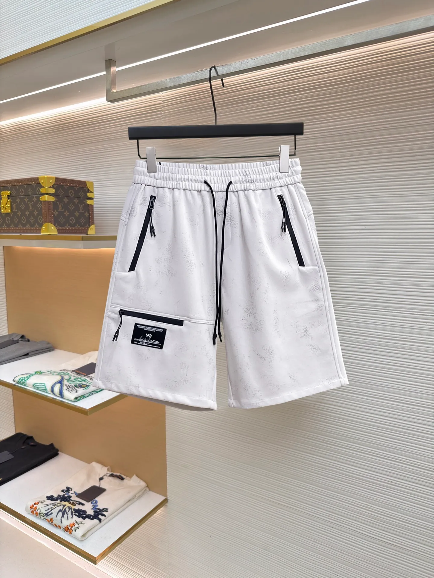 Y 3 Complete three standards 2026 summer New Arrival men's casual shorts, advanced custom-made Breathable fabric Breathable fabric with high elasticity and comfort, impeccable details, top-grade accessories, original logo design concept, delicate and soft feel! The upper body fit is awesome! Size: M-XXXL Please state your height and weight when ordering