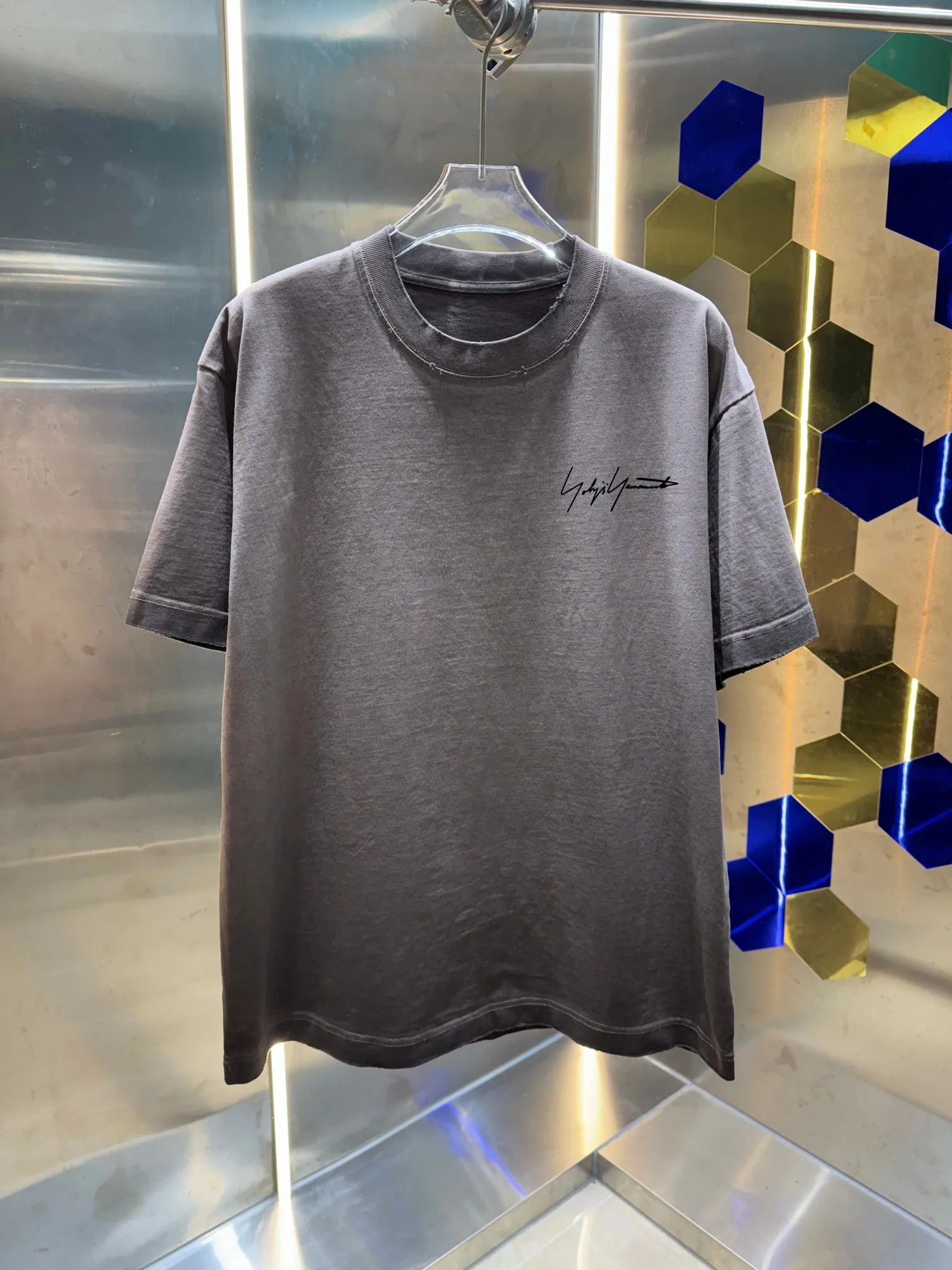 Y 3*Yamamoto*Yoji 2026 Spring and Summer New Arrival Simple signature letter printing technology Y-3 Washed and worn Round neck short-sleeved T-shirt Men and women Same Style Tag Collar label Washed mark Complete with three labels Color: Washed black Washed white Washed gray Brown Size: S M L XL XXL