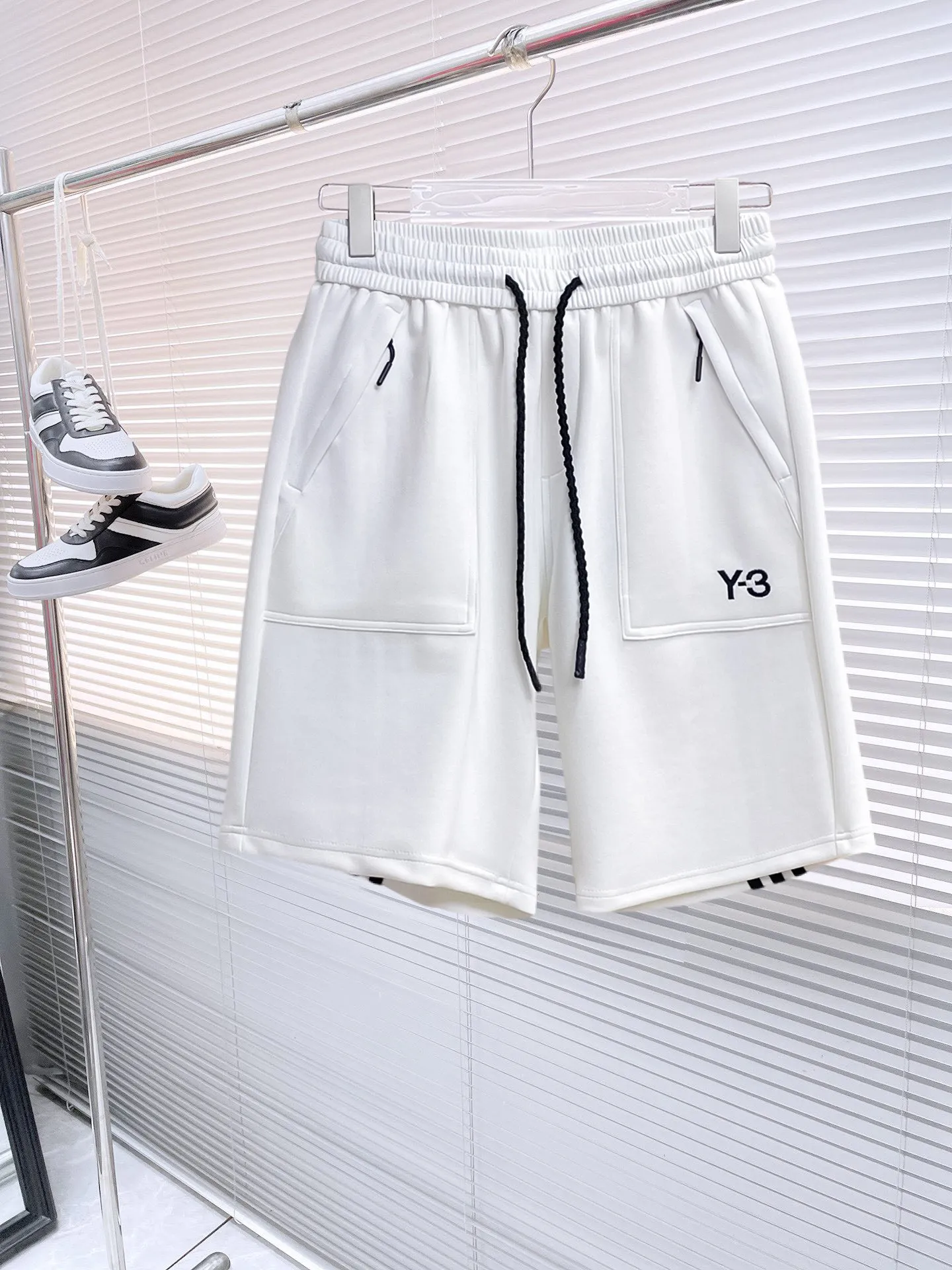 Y 3 Complete three standards 2026 summer New Arrival men's casual shorts, advanced custom-made Breathable fabric Breathable fabric with high elasticity and comfort, impeccable details, top-grade accessories, original logo design concept, delicate and soft feel! The upper body fit is awesome! Size: M-XXXL Please state your height and weight when ordering