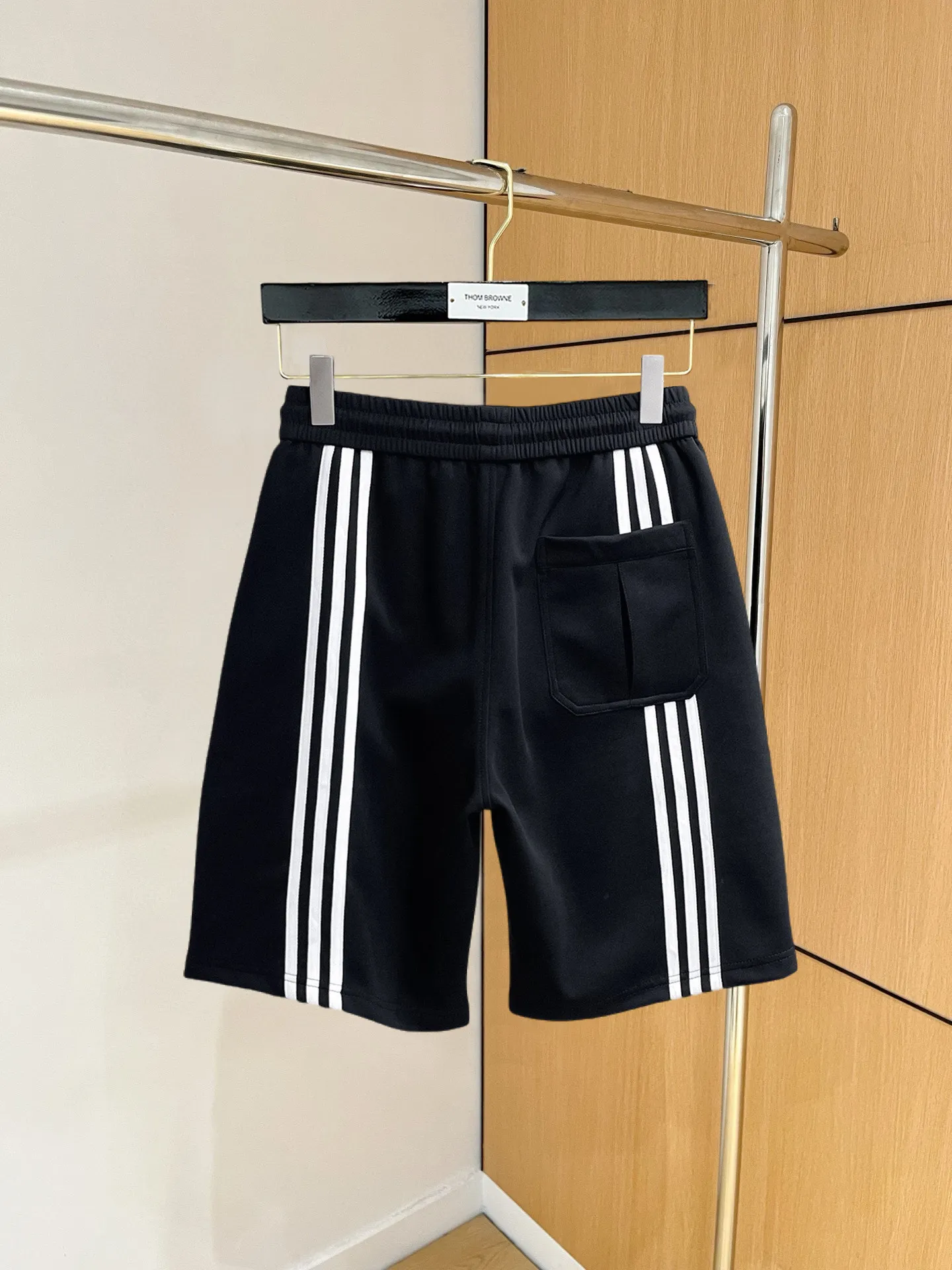Y 3 Complete three standards 2026 summer New Arrival men's casual shorts, advanced custom-made Breathable fabric Breathable fabric with high elasticity and comfort, impeccable details, top-grade accessories, original logo design concept, delicate and soft feel! The upper body fit is awesome! Size: M-XXXL Please state your height and weight when ordering