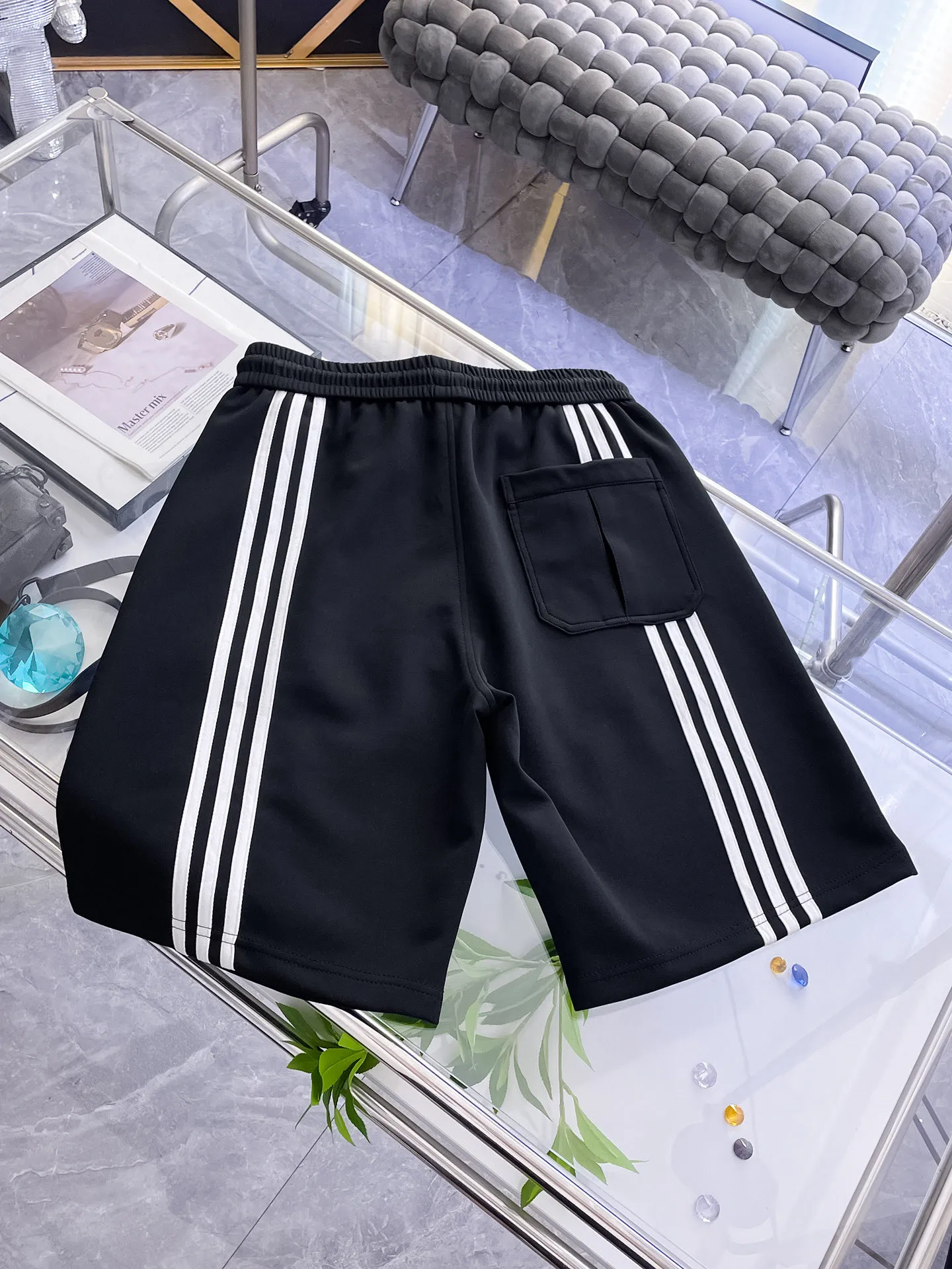 Y 3 Complete three standards 2026 summer New Arrival men's casual shorts, advanced custom-made Breathable fabric Breathable fabric with high elasticity and comfort, impeccable details, top-grade accessories, original logo design concept, delicate and soft feel! The upper body shape is awesome! Size: M-XXXL Please state your height and weight when ordering