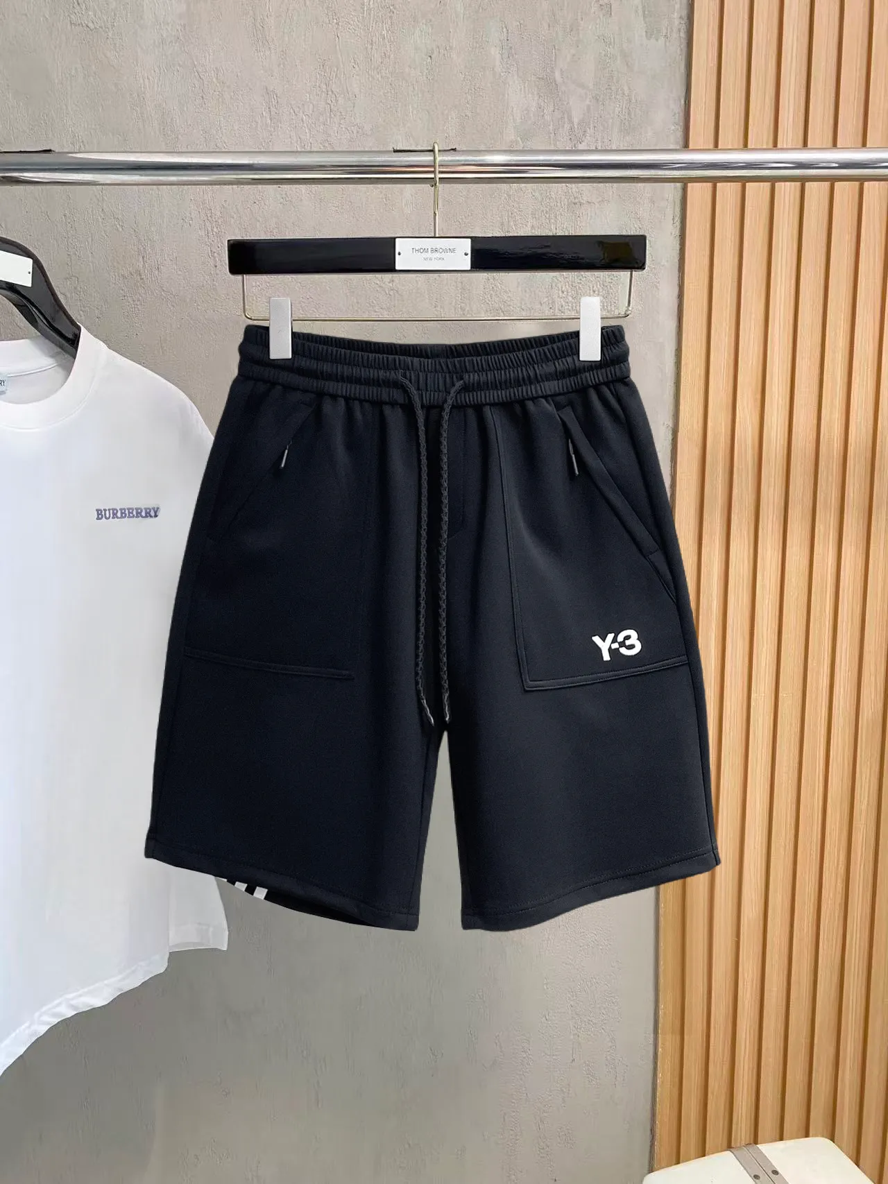 Y 3 Complete three standards 2026 summer New Arrival men's casual shorts, advanced custom-made Breathable fabric Breathable fabric with high elasticity and comfort, impeccable details, top-grade accessories, original logo design concept, delicate and soft feel! The upper body fit is awesome! Size: M-XXXL Please state your height and weight when ordering