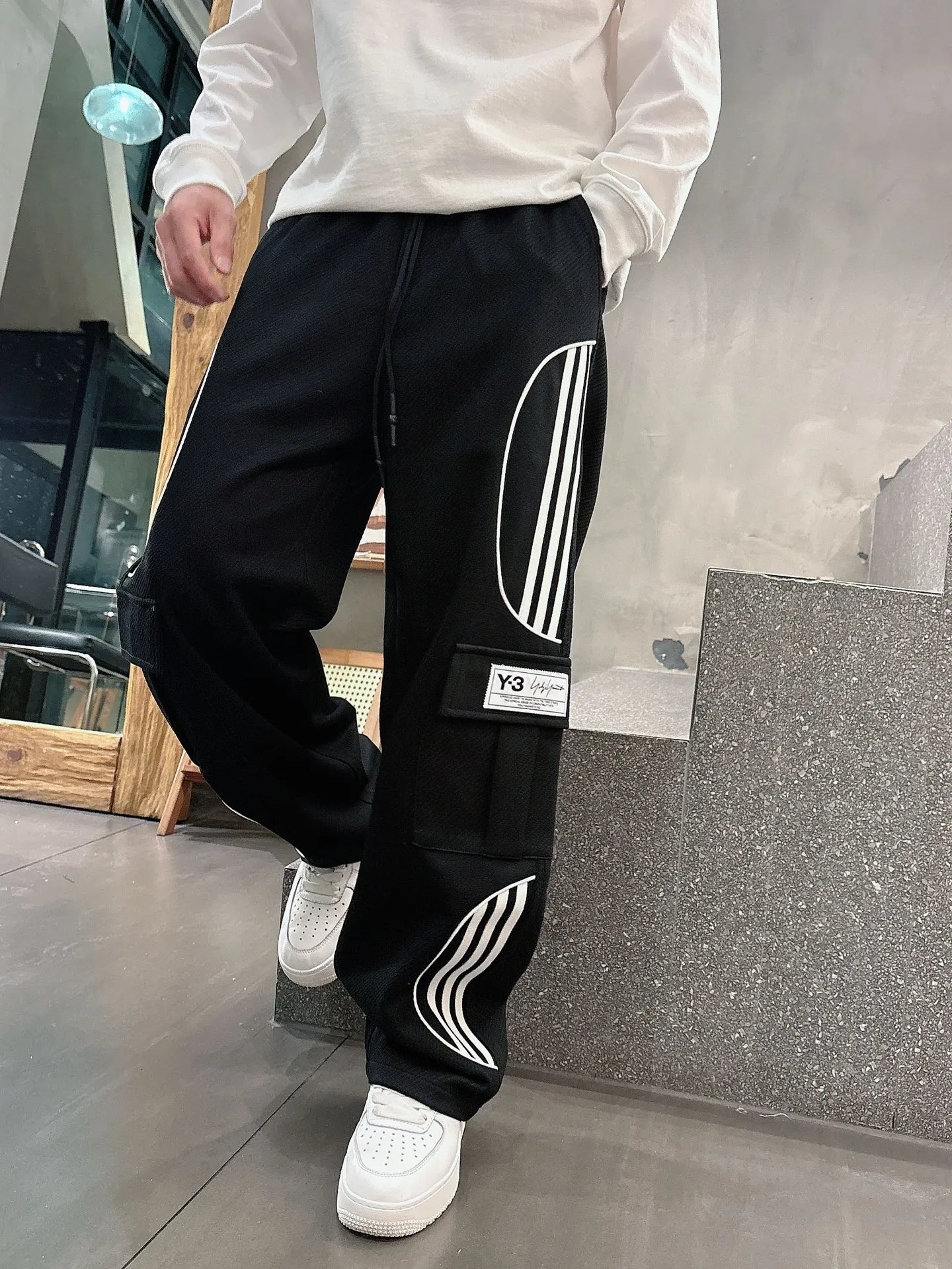 Y 3 [Higher version] The latest products for autumn and winter 2026, available at the counter simultaneously, original goods, fashionable casual trousers and casual pants, using imported original fabrics, top-grade embroidery 🪡 craft letter pattern logo, original hardware accessories decoration, simple yet fashionable, fashionable and handsome upper body, Sizes: M-3XL
