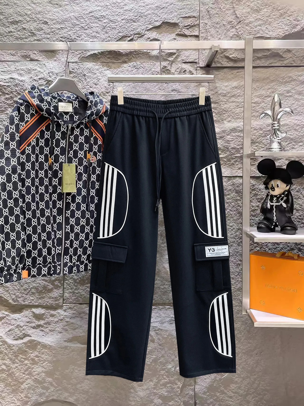 Y 3 [Higher version] The latest products for autumn and winter 2026, available at the counter simultaneously, original goods, fashionable casual trousers and casual pants, using imported original fabrics, top-grade embroidery 🪡 craft letter pattern logo, original hardware accessories decoration, simple yet fashionable, fashionable and handsome upper body, Sizes: M-3XL